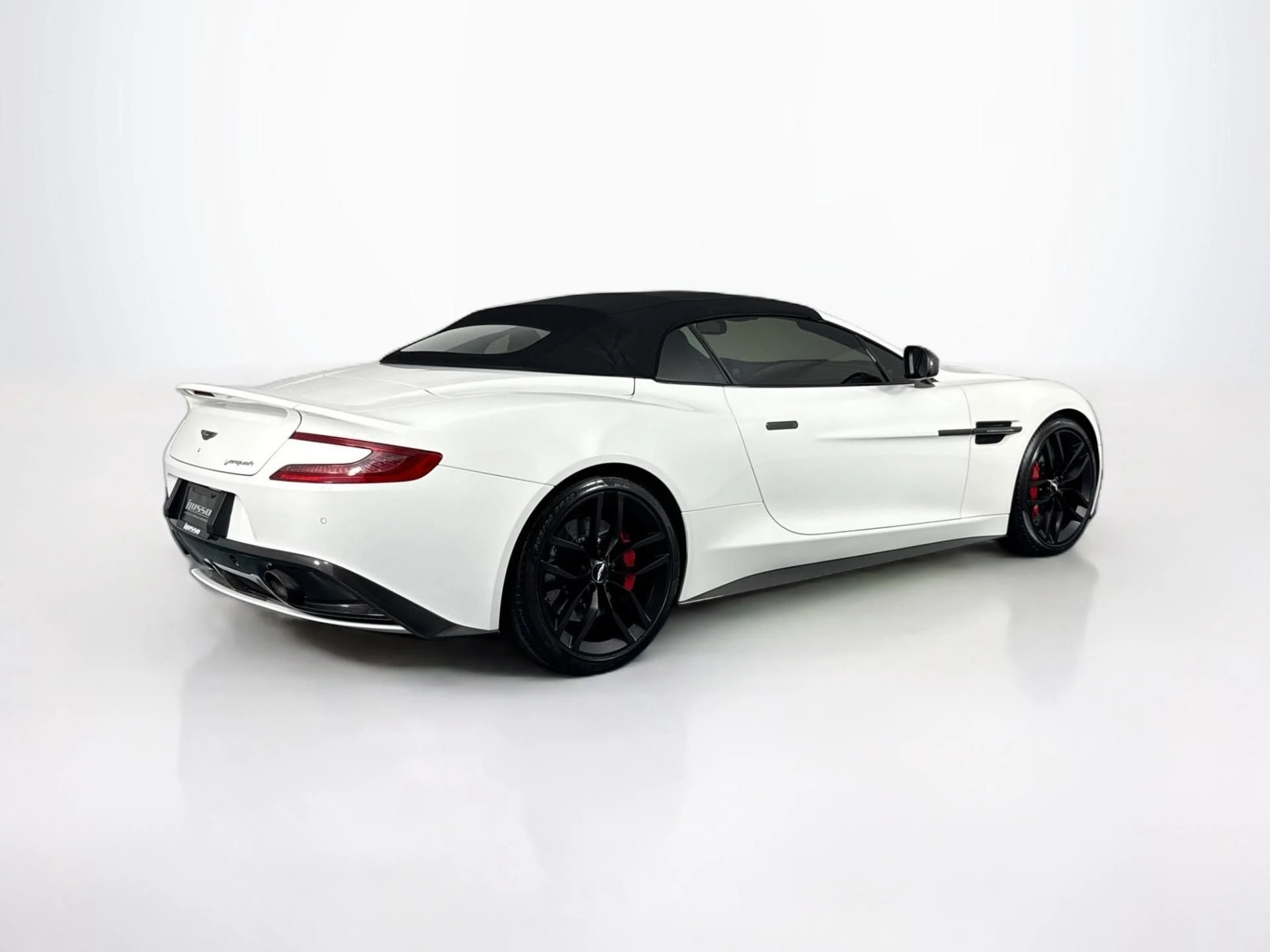 mph051_59758299_Used_2015_Aston_Martin_Vanquish_Volante_1782334121_8ca1add62d