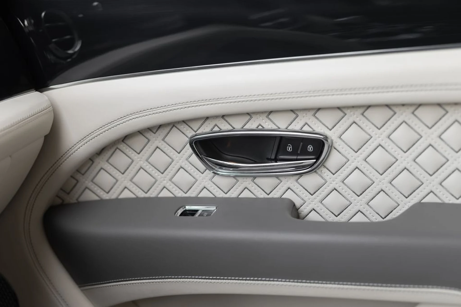 mph051_603563072_1c8c961c8c64b59f1e63c09a372b6fb1x_063b387738