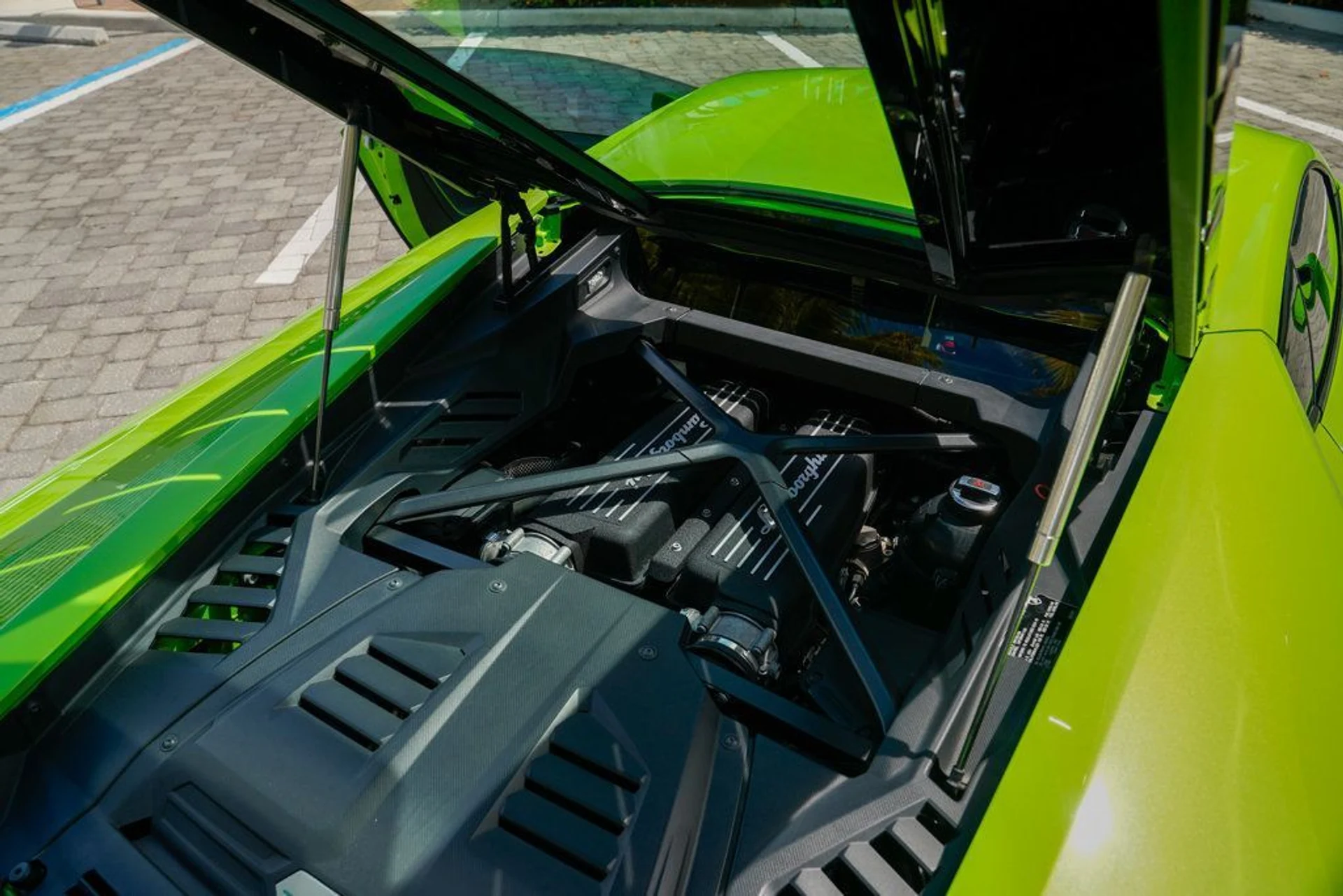mph051_619839655_used_2020_lamborghini_huracan_evo_coupeawd_14354_22890839_52_1024_ece612cab1