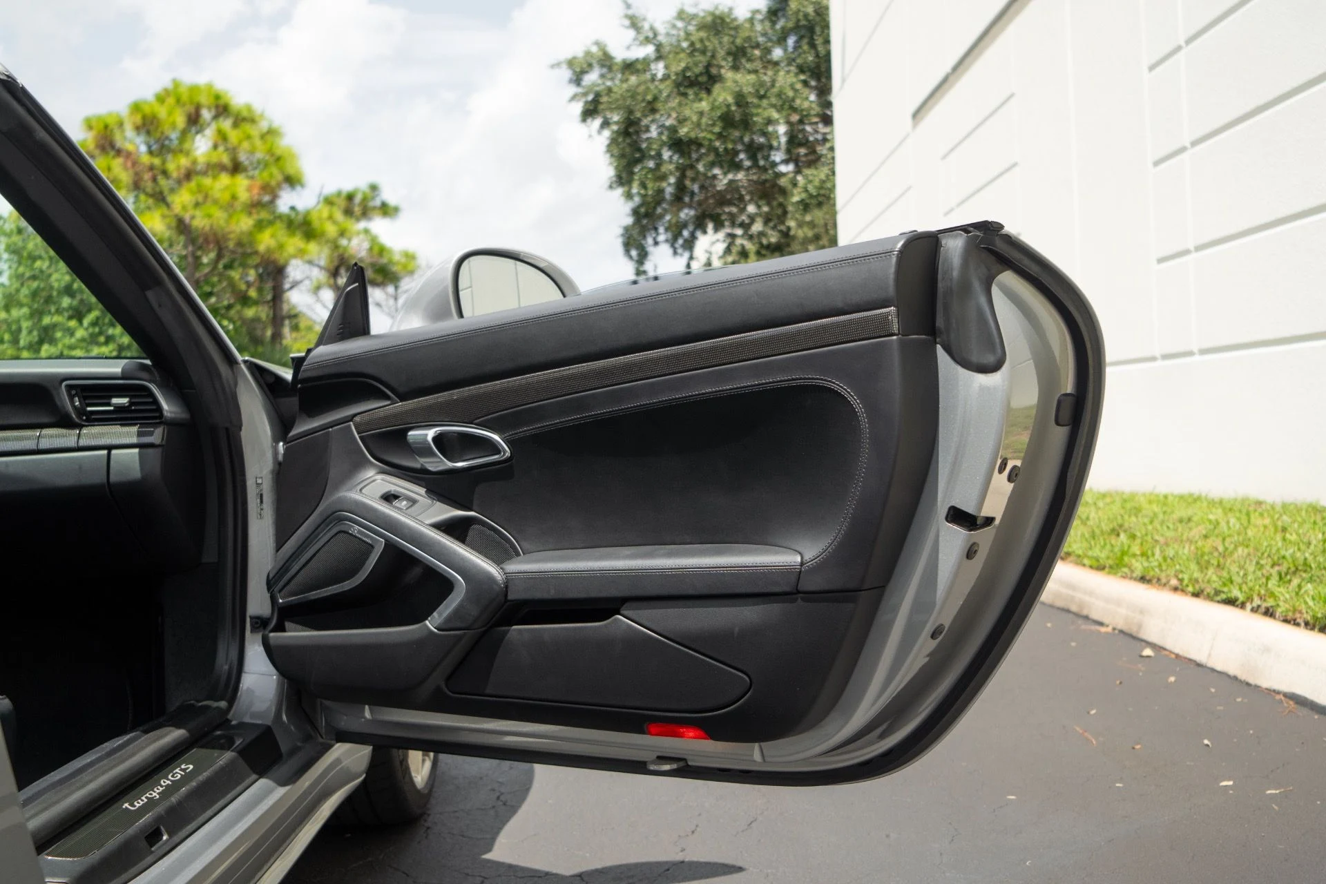 mph051_65064788_Used_2019_Porsche_911_Targa_4_GTS_1756154089_e58015c4fe