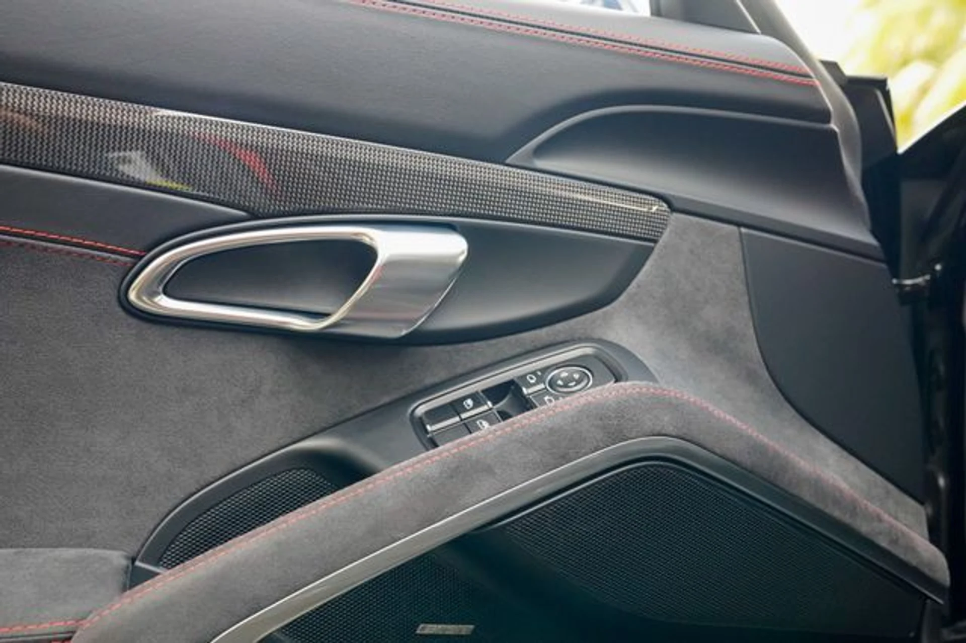 mph051_667934160_22942361_52_2f1437343c