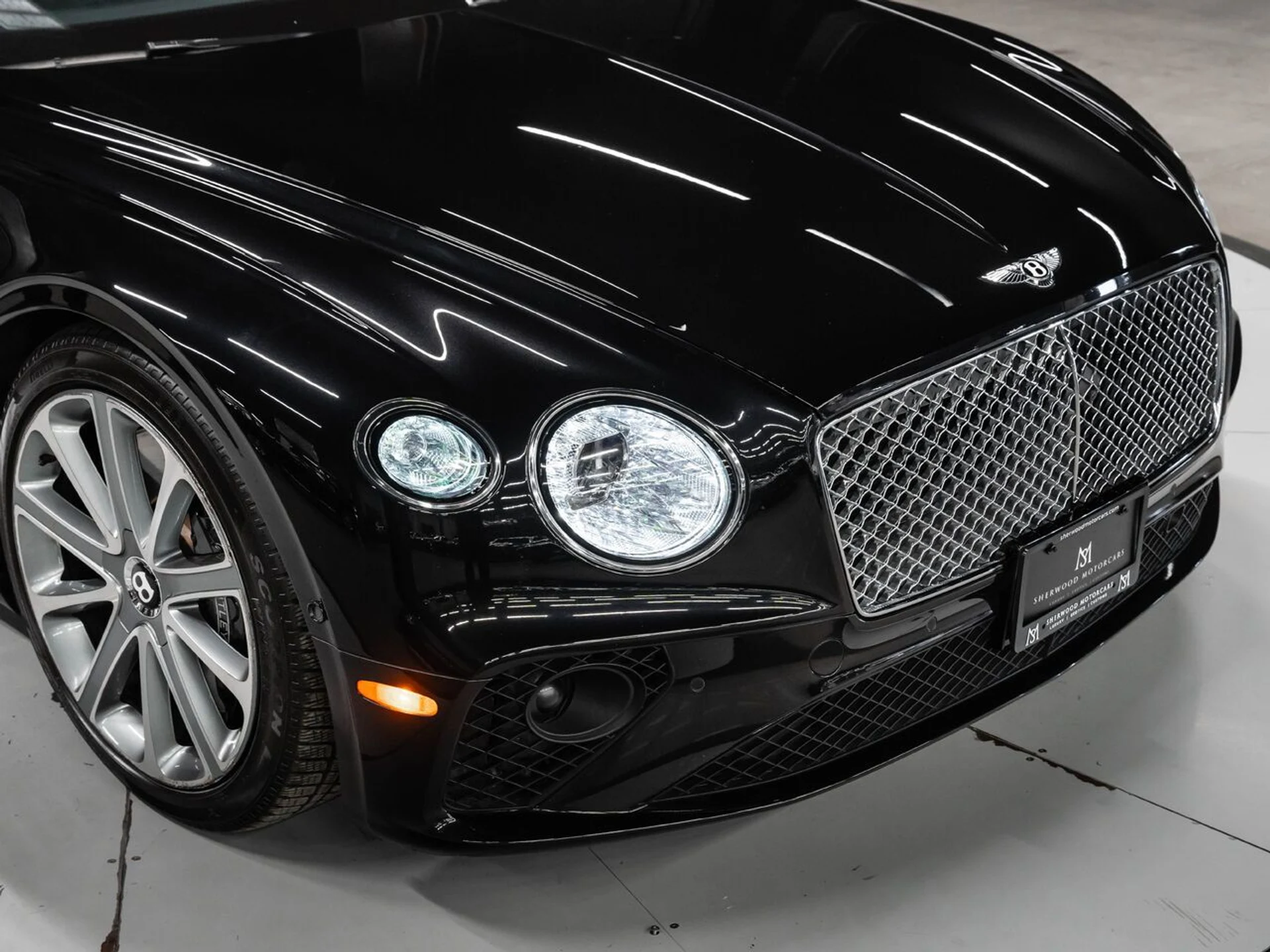 mph051_677925523_bentley_continental_2022_096f6004c3