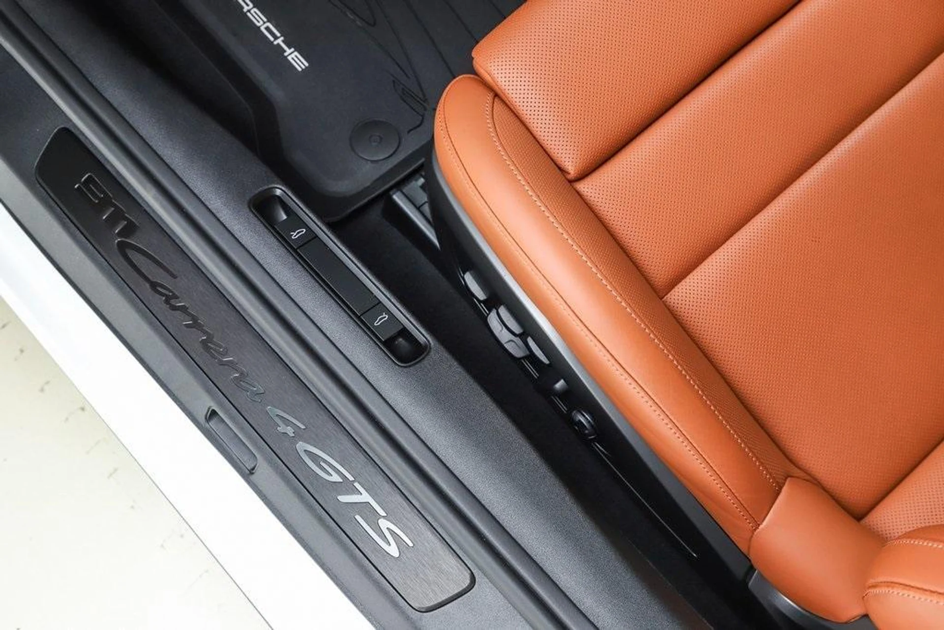 mph051_70107764_EB_S_At_A8d_C2ix_X3k_Gjhp_T_Cq_Z_Cg_edd095f872