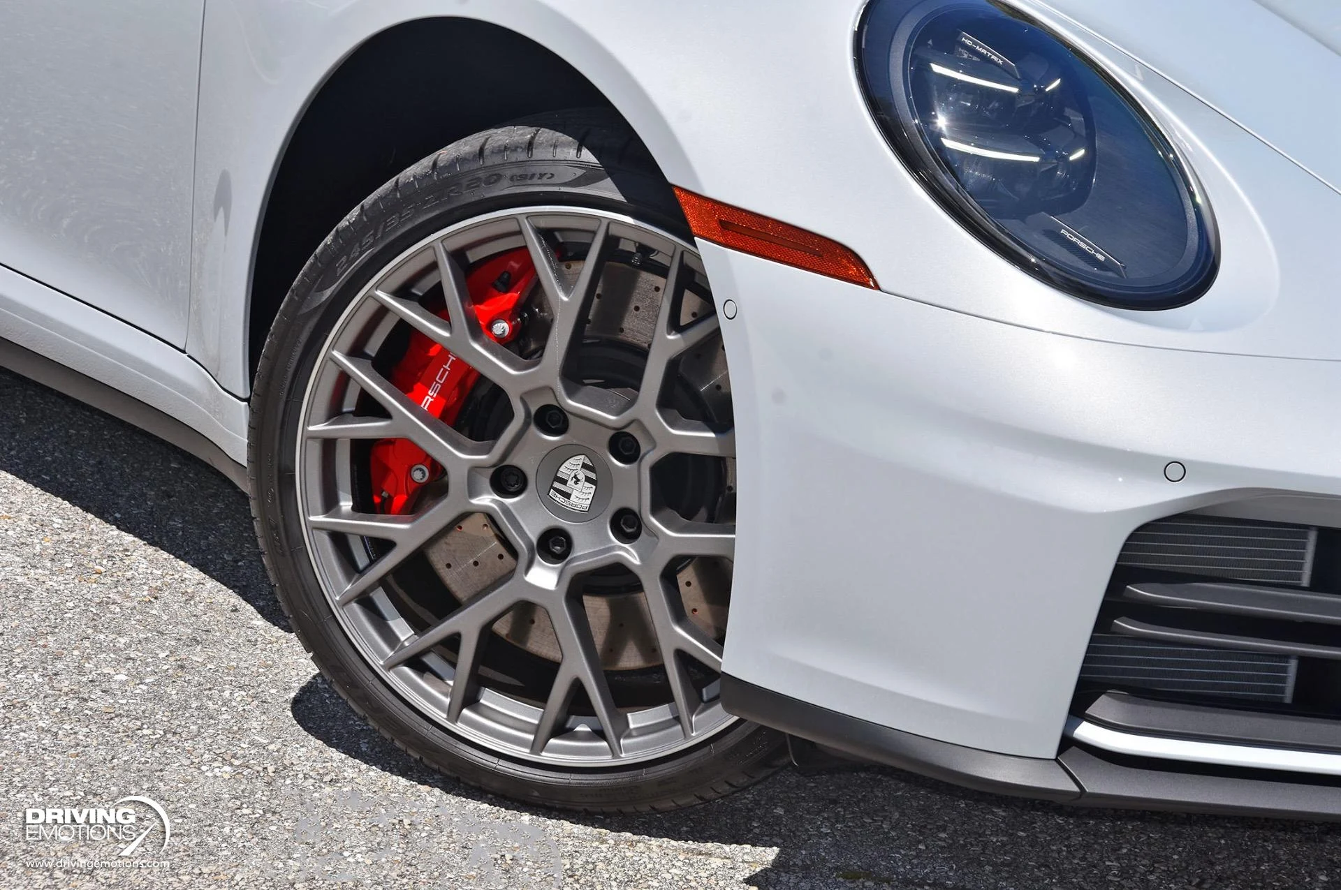 mph051_710684902_898_p52_l_d8250facf5