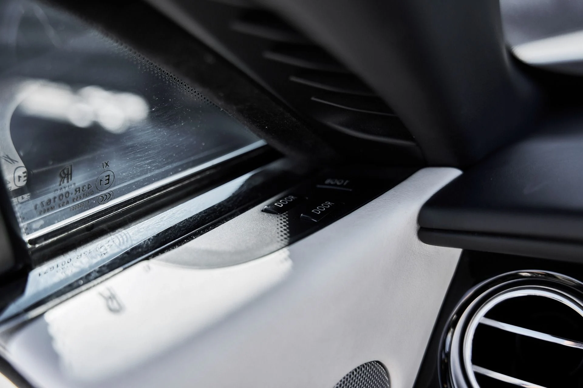 mph051_714319572_Used_2016_Rolls_Royce_Dawn_Base_1770086758_02efd4a38a