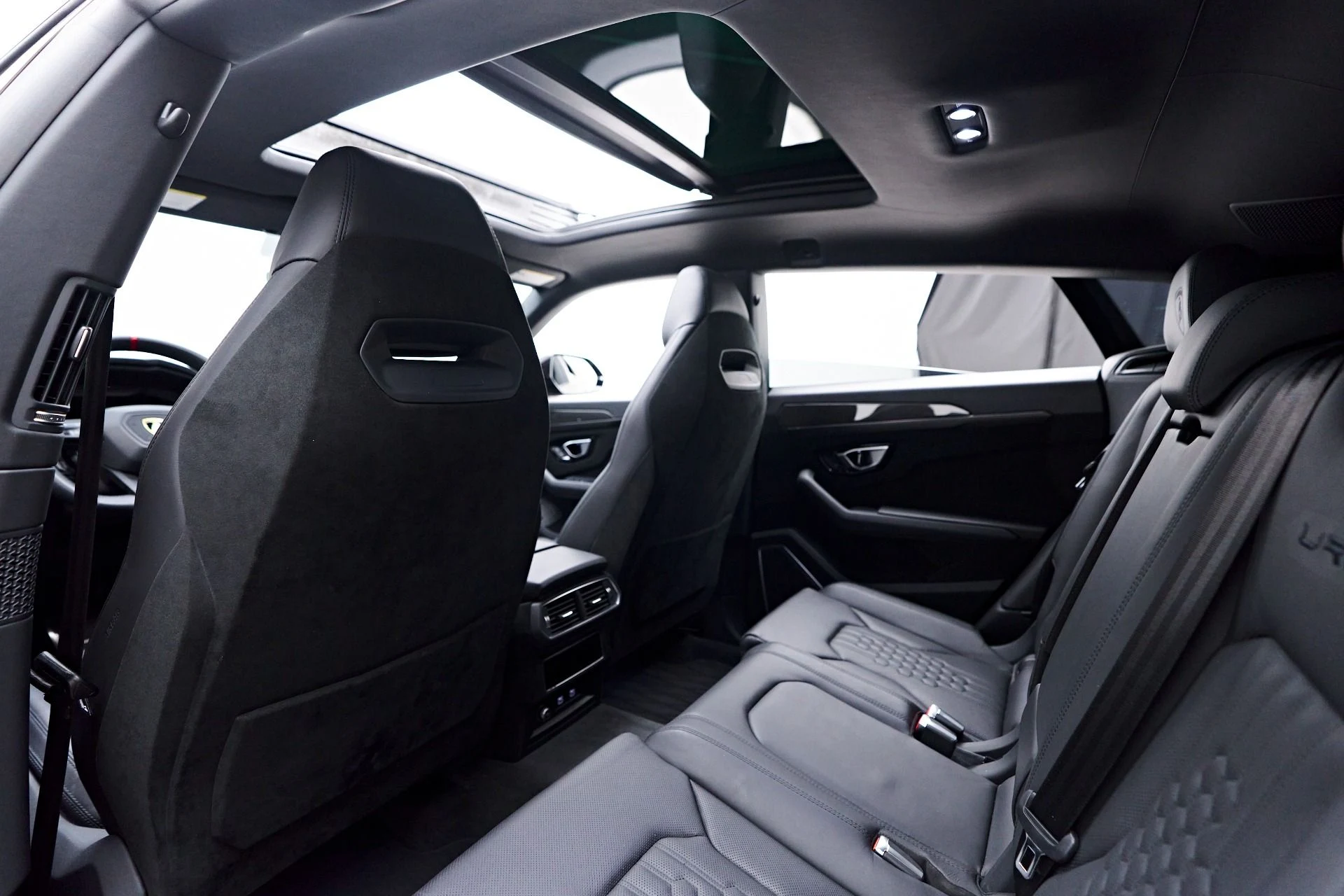 mph051_737891237_Used_2023_Lamborghini_Urus_Performante_1756943518_44d98e12df