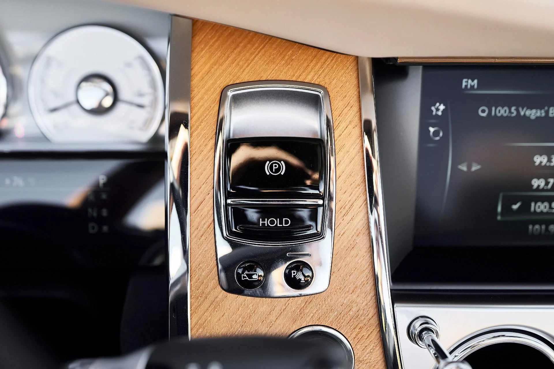 mph051_749887757_Used_2020_Rolls_Royce_Dawn_Base_1762645853_c6f817efba