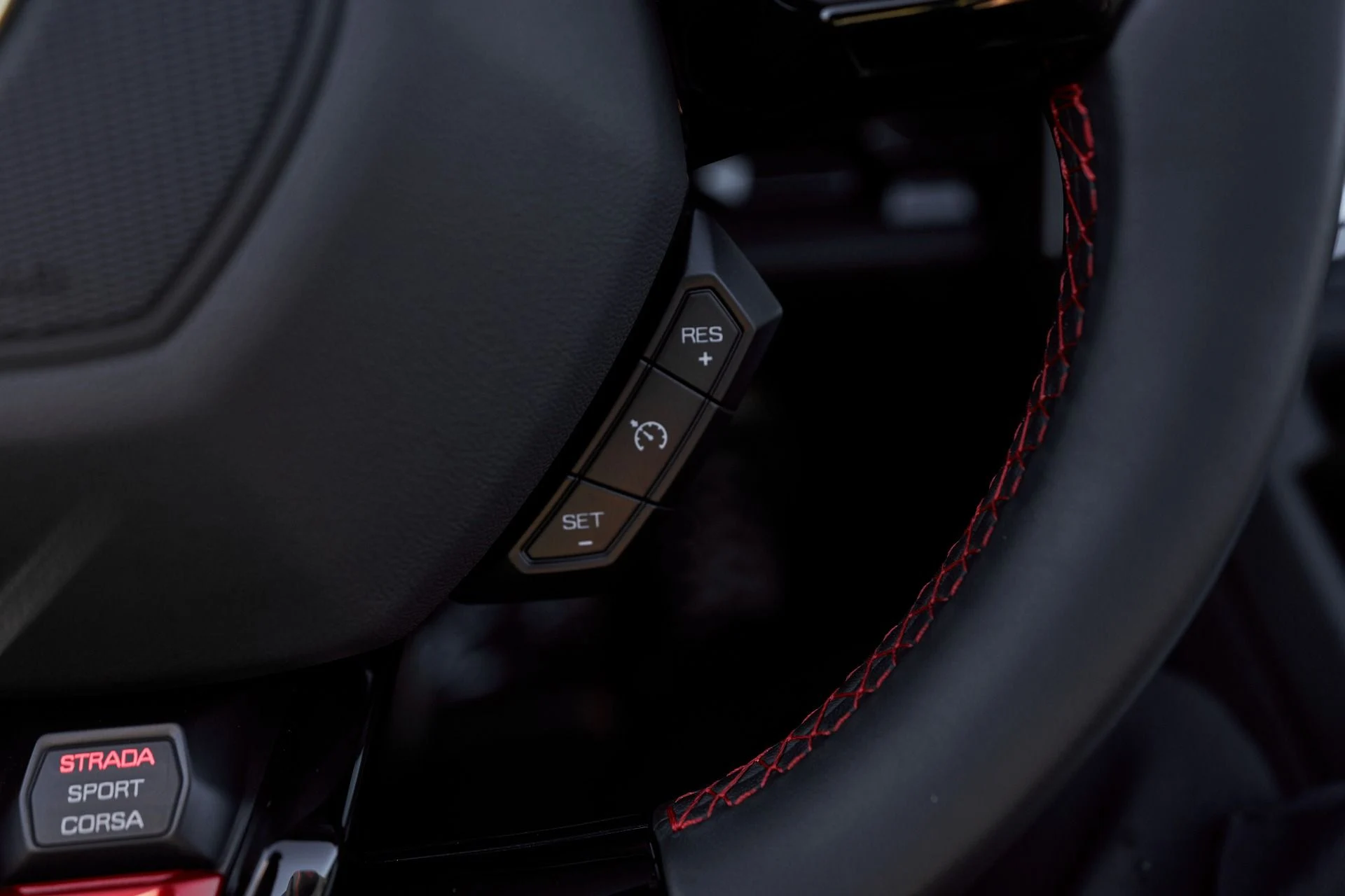 mph051_755774719_Used_2022_Lamborghini_Huracan_EVO_Base_1761357643_8551e40a2c