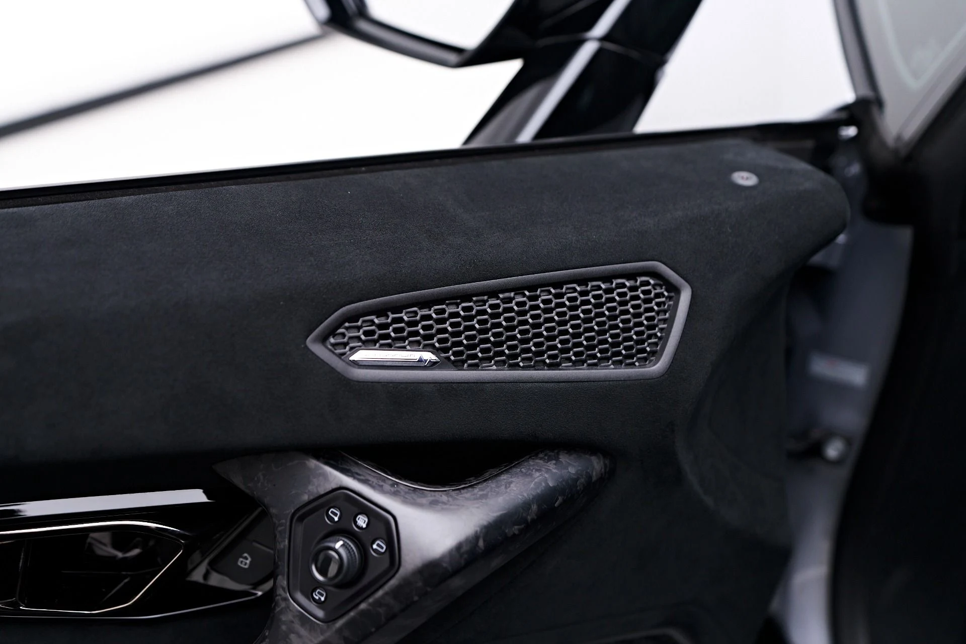 mph051_800040607_Used_2018_Lamborghini_Huracan_Performante_1761069195_4f9dd28192