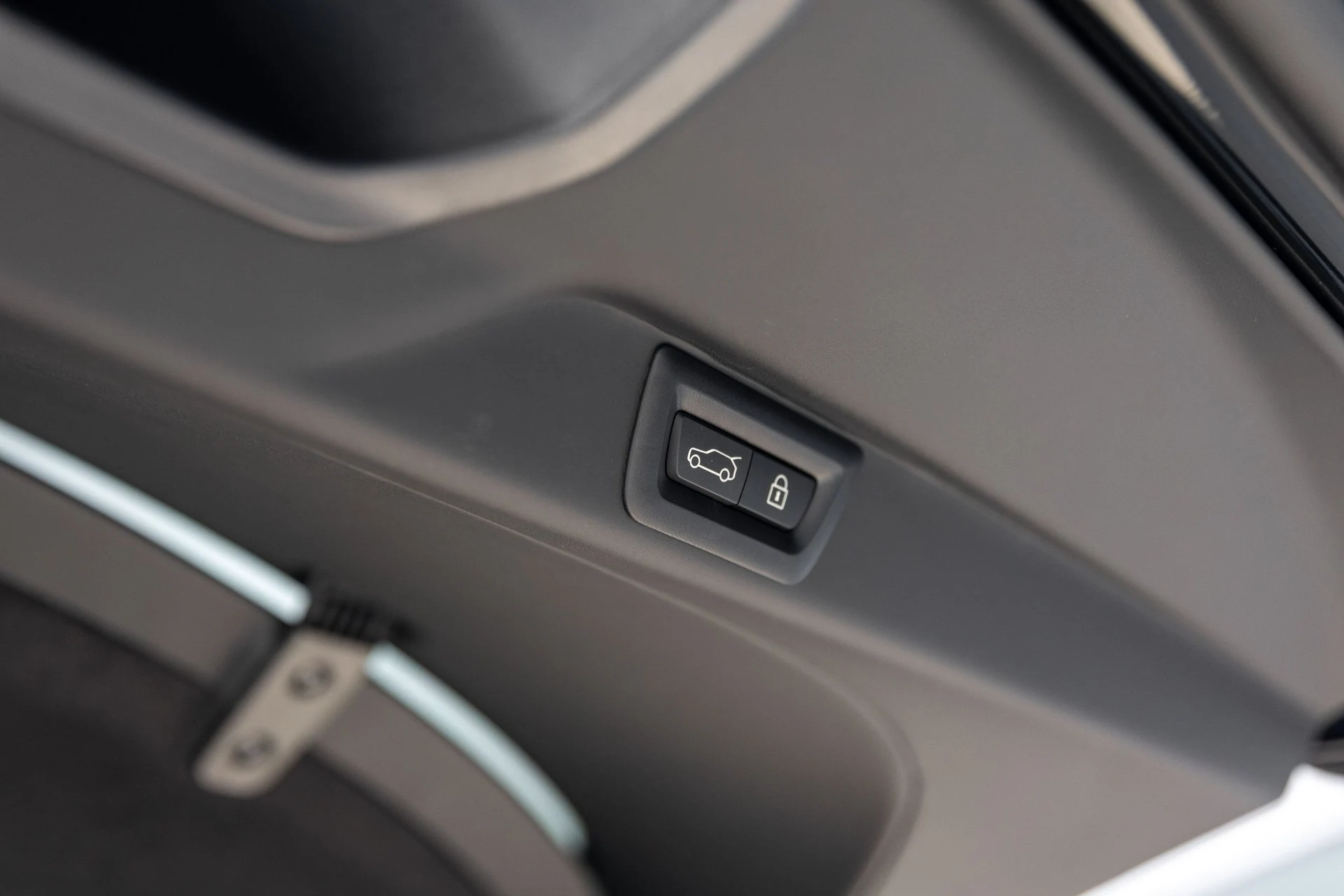 mph051_812369473_Hi_Tech_Luxury_Imports_LLC_SLA_33_HA_07_VU_236993_image_51_ac8e19070f