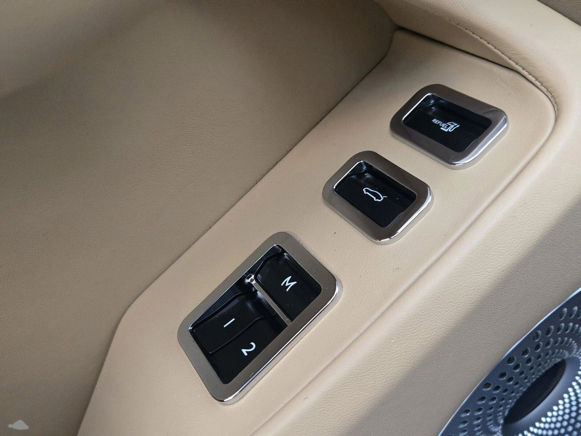 mph051_832619477_bb9be7affe0fc1d65c598b352f842fb8x_d893c45103