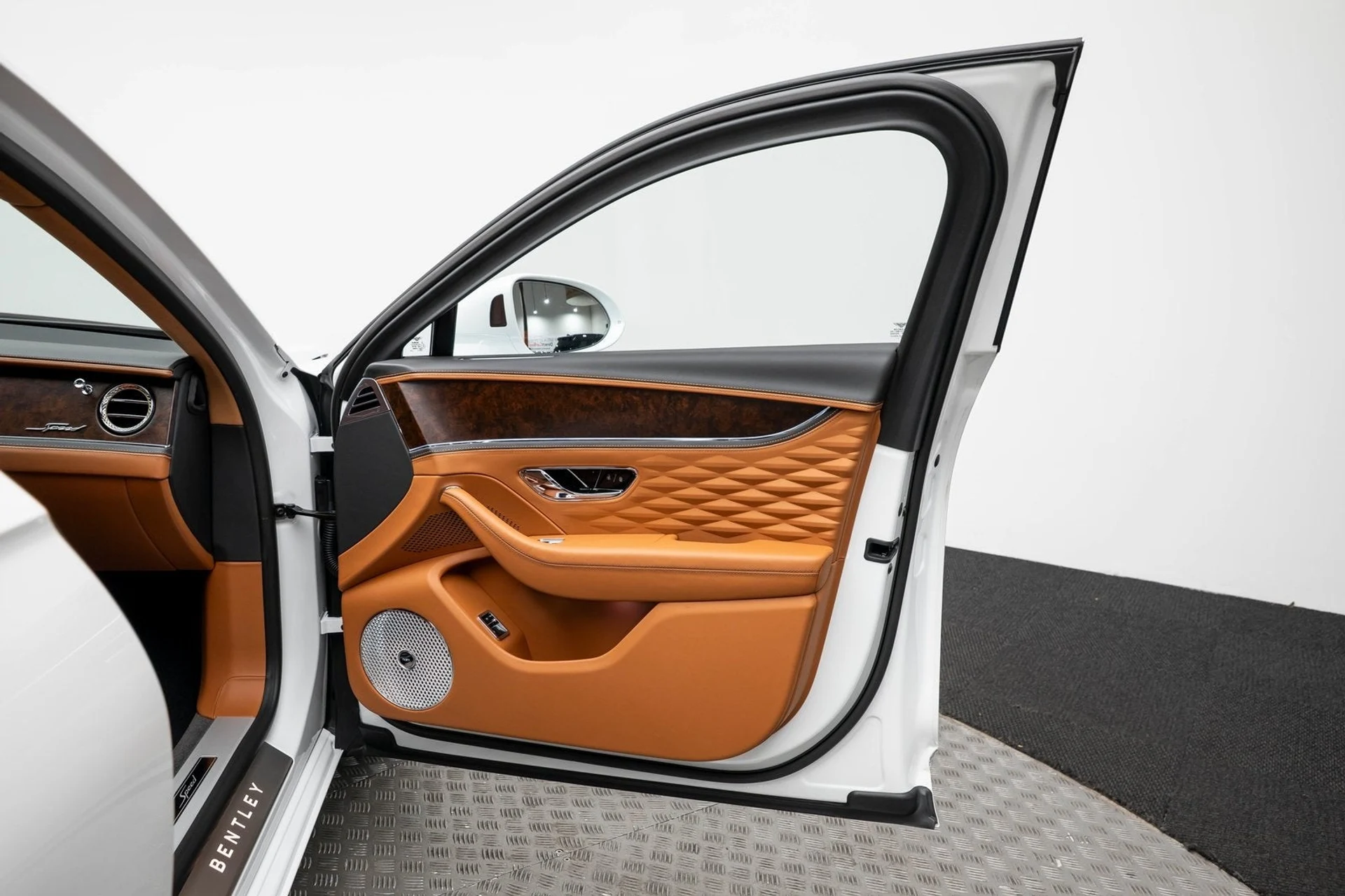 mph051_833533016_52_edd2a65322