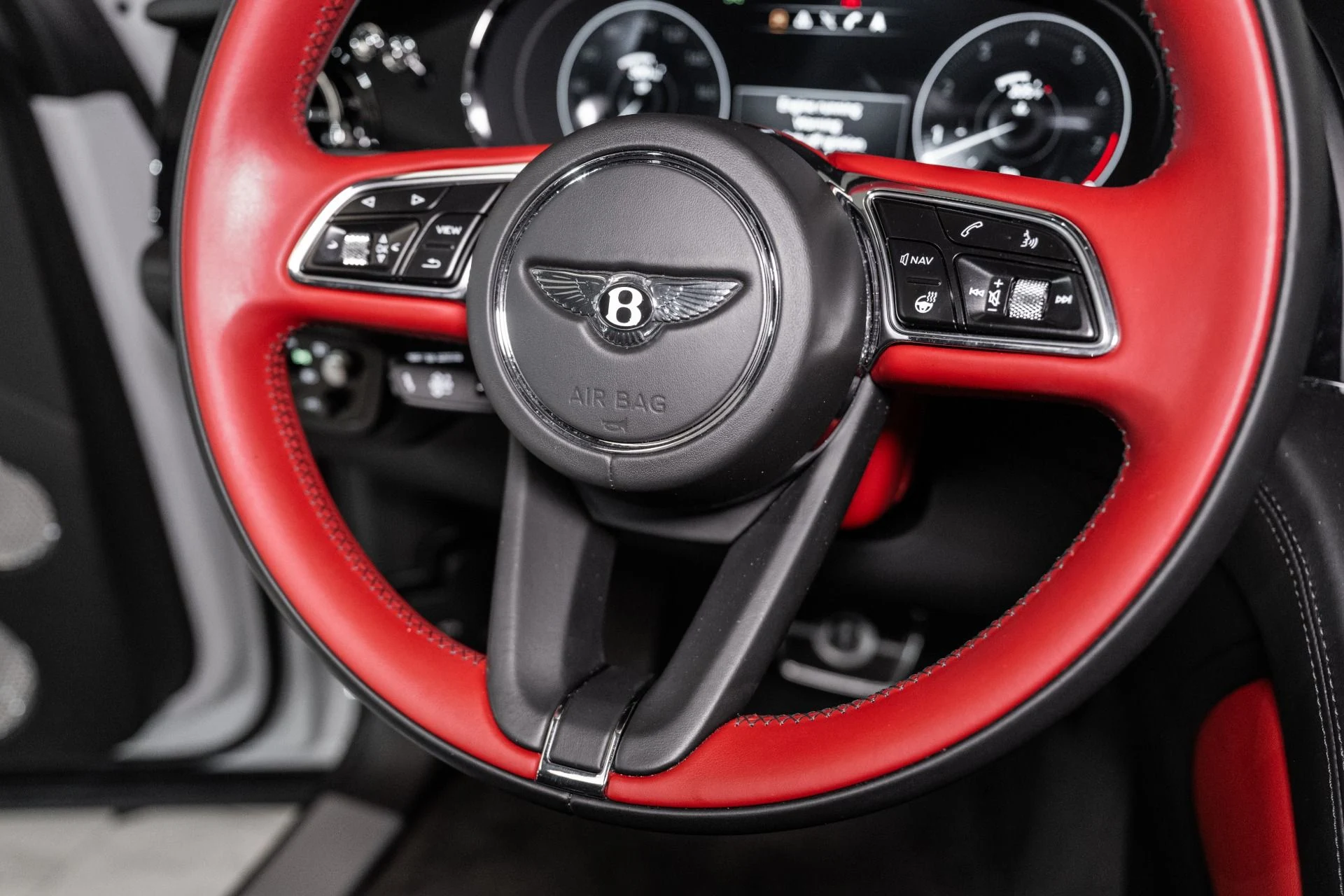 mph051_833932941_Used_2021_Bentley_Bentayga_V8_1759421364_a83198a4ad