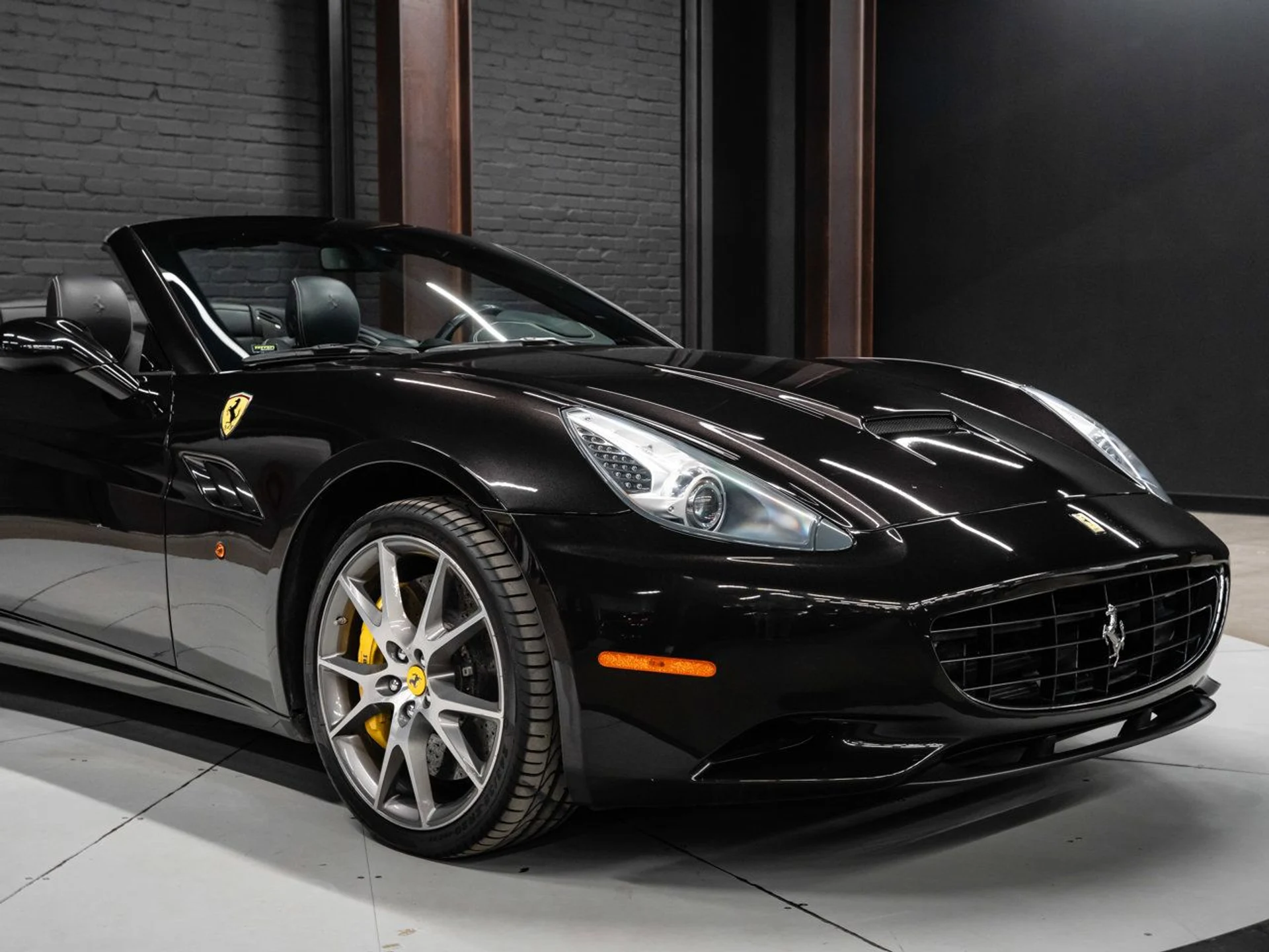 mph051_841274565_ferrari_california_2011_0f24c88f27