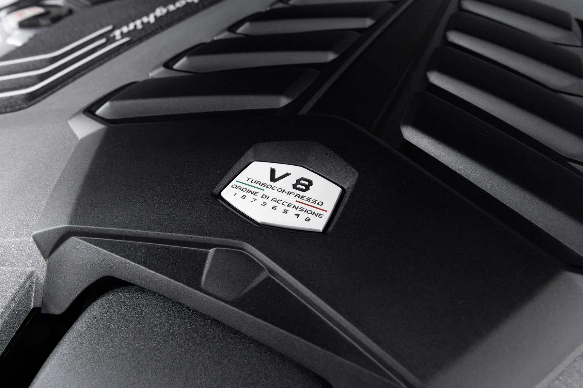 mph051_846095087_Used_2024_Lamborghini_Urus_S_1765302063_a3b3f41b75