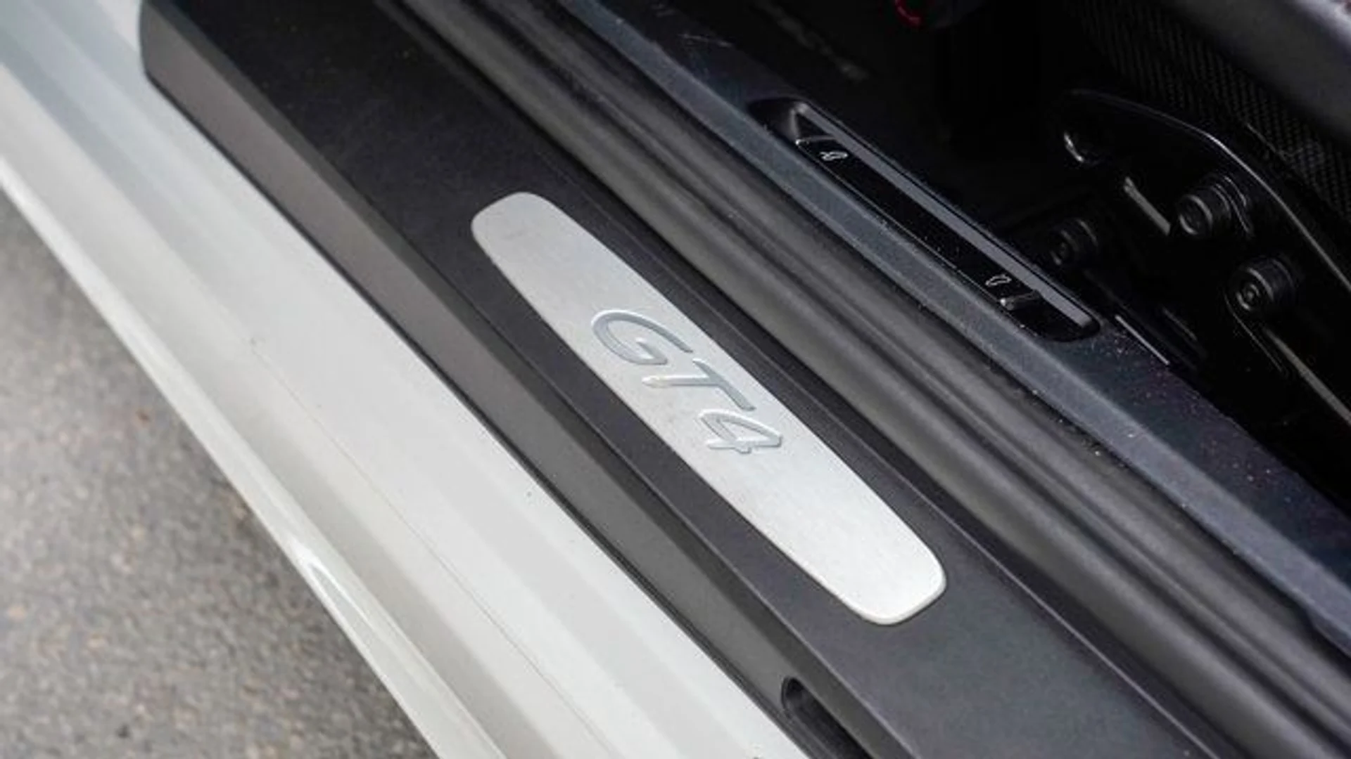 mph051_86399860_used_2020_porsche_718_cayman_gt4coupe_14354_22875819_52_640_b4b1cab66e