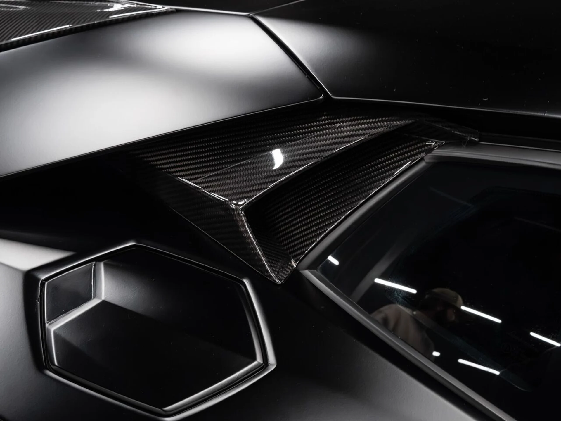 mph051_877696690_lamborghini_aventador_2015_ef79b0f427