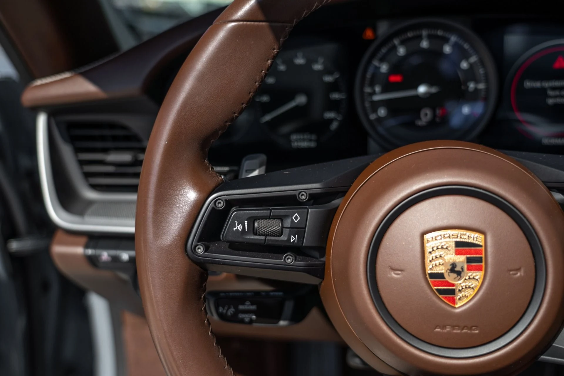 mph051_88002935_Used_2024_Porsche_911_Carrera_1761087383_ffee7f658d