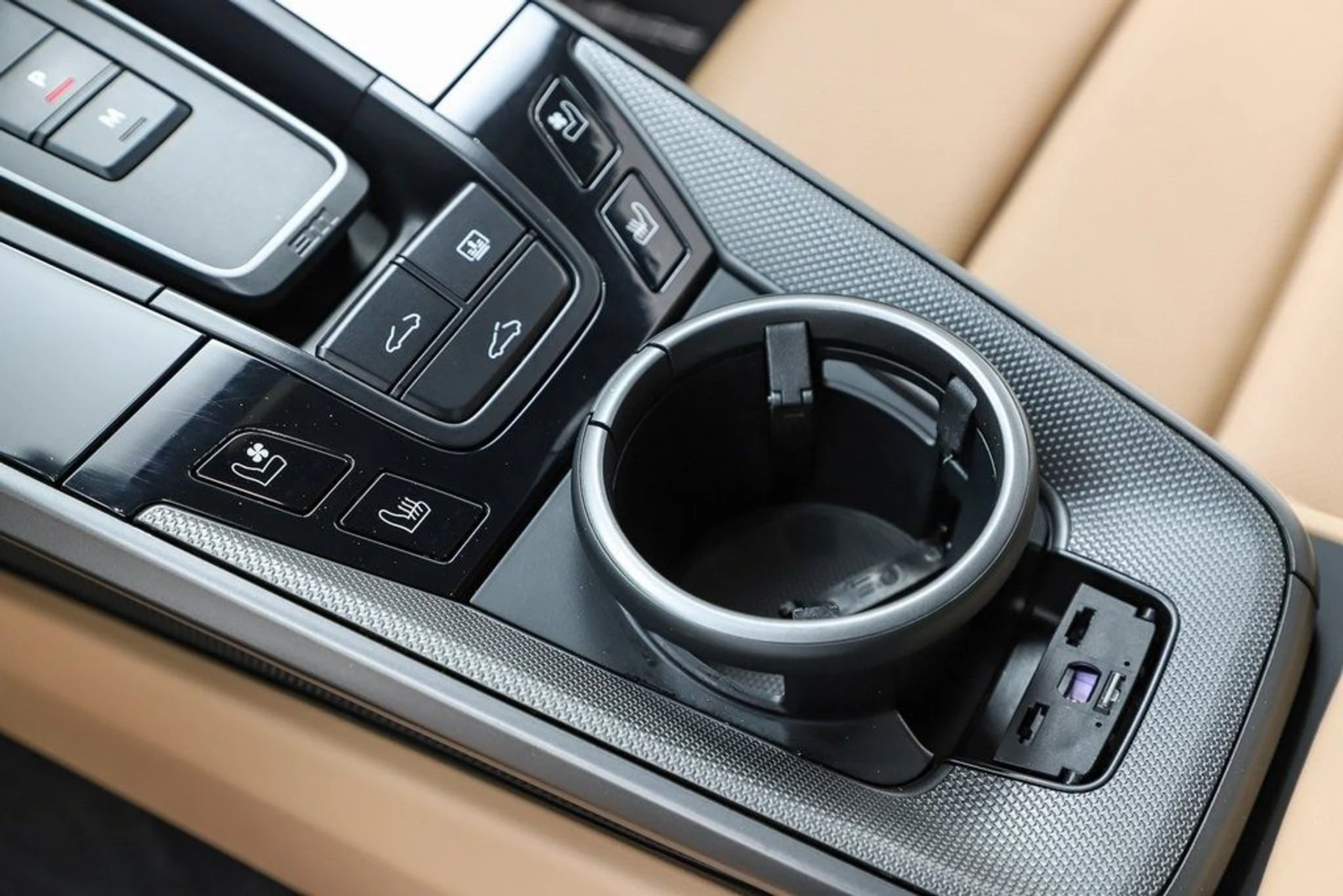 mph051_986685613_c2529261a020bed0a665e9a2fa704ebex_b18900eeaf