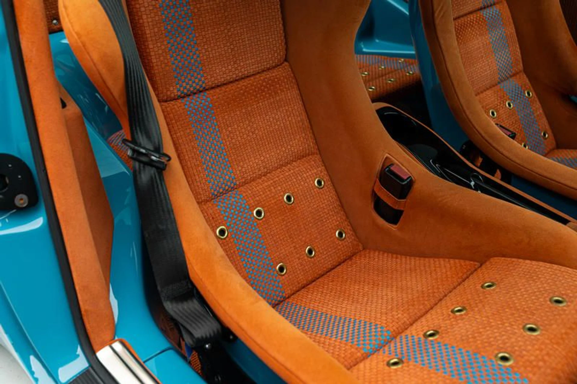 mph051_990529880_02_F9198_E_B492_4_C43_AC_5_B_695_BA_6_EE_97_EF_0437632e2d