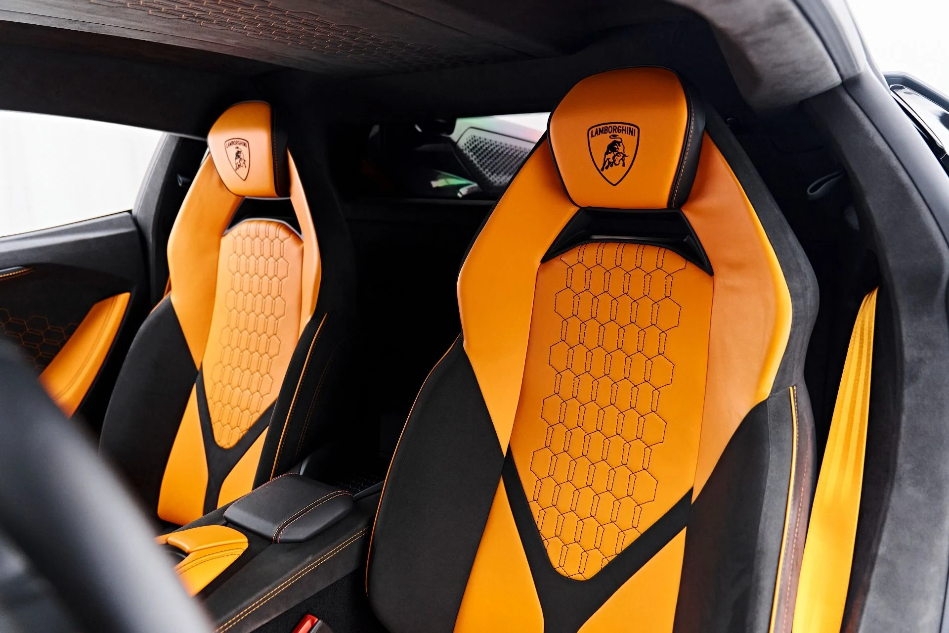 mph052_1002174027_Used_2024_Lamborghini_Revuelto_Base_1789623459_47b880a06a