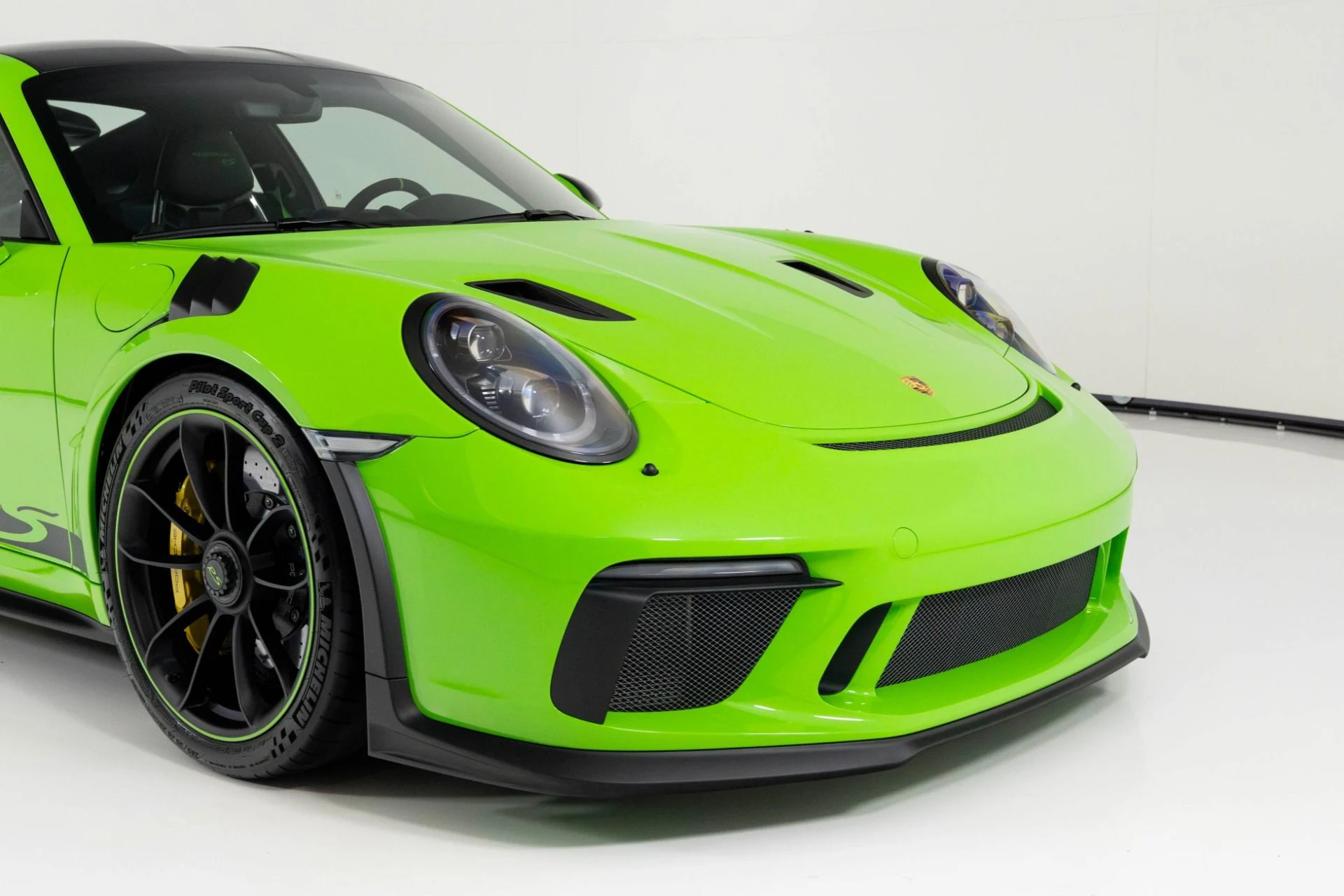 mph052_1084028511_Used_2019_Porsche_911_GT_3_RS_1763595301_da13fcd0f2