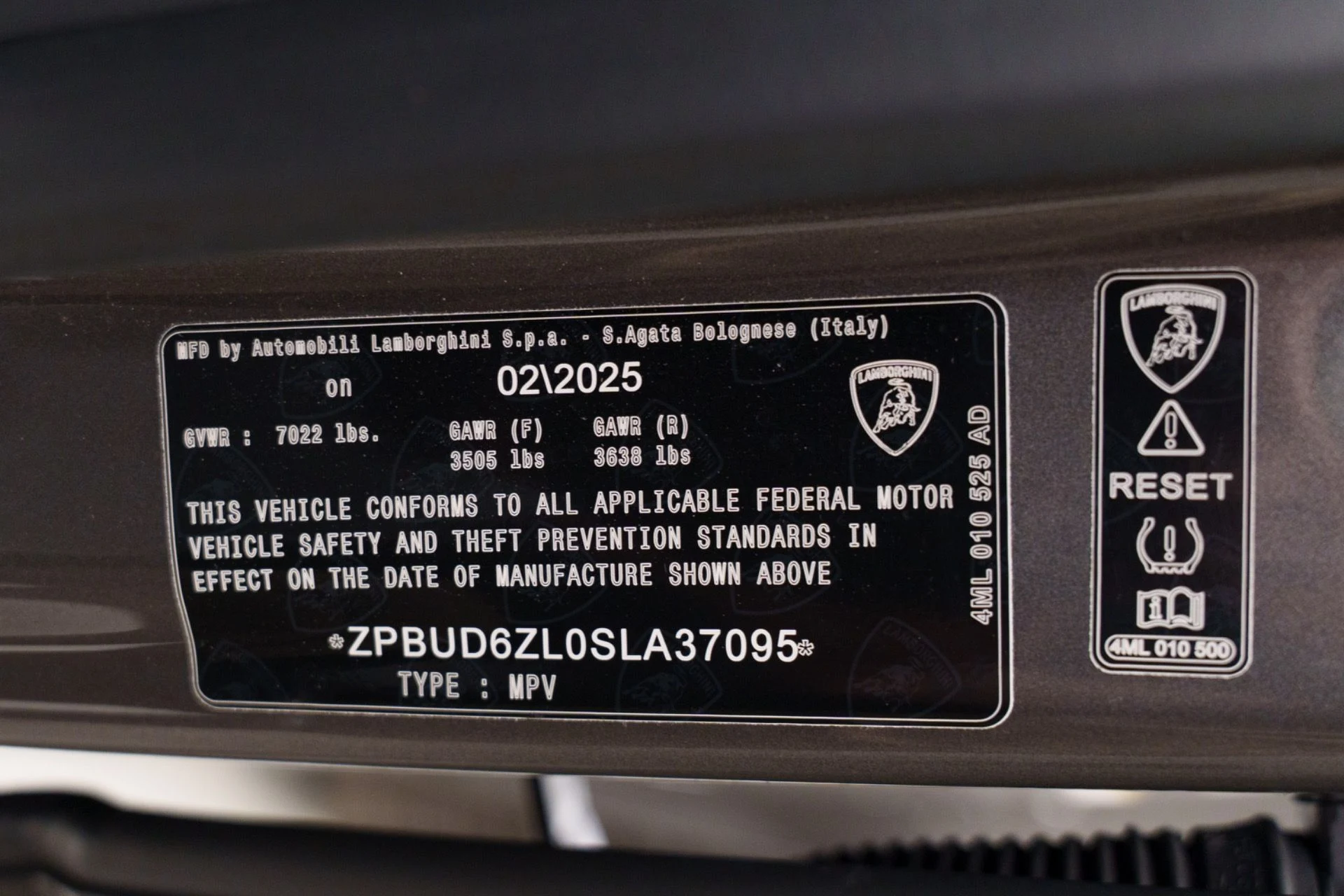 mph052_1091856784_Used_2025_Lamborghini_Urus_SE_1792099590_d712a913e9