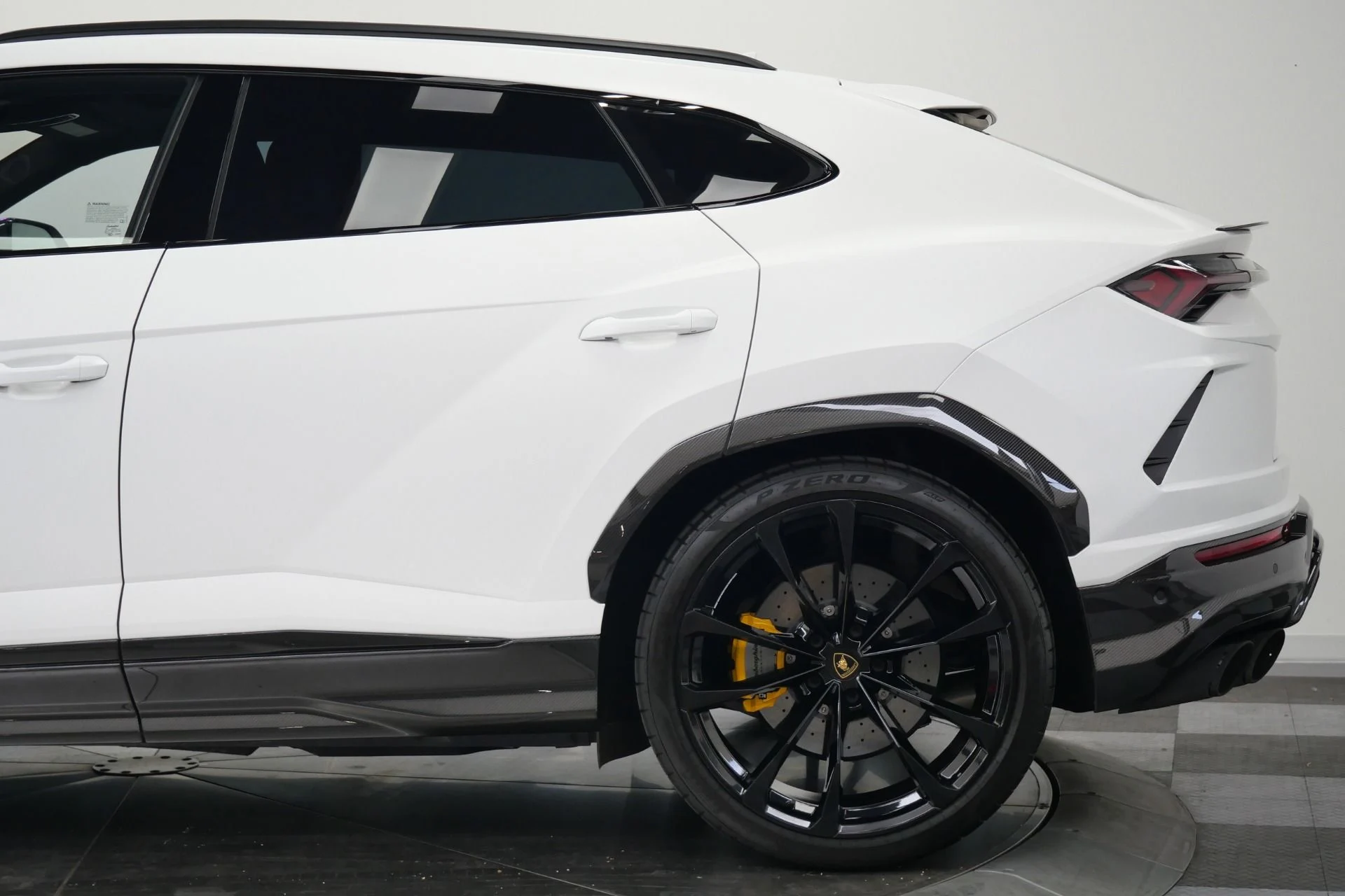 mph052_1097906030_Used_2021_Lamborghini_Urus_Carbon_Fiber_Packs_Inside_and_Out_23_Inch_Wheels_1775930480_f4931c1a61