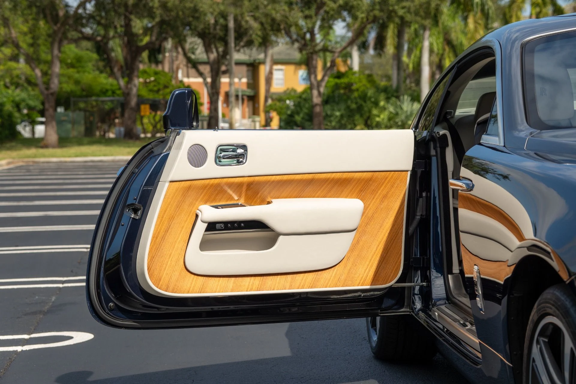 mph052_1125082659_Used_2016_Rolls_Royce_Wraith_1762887509_34edb156b9