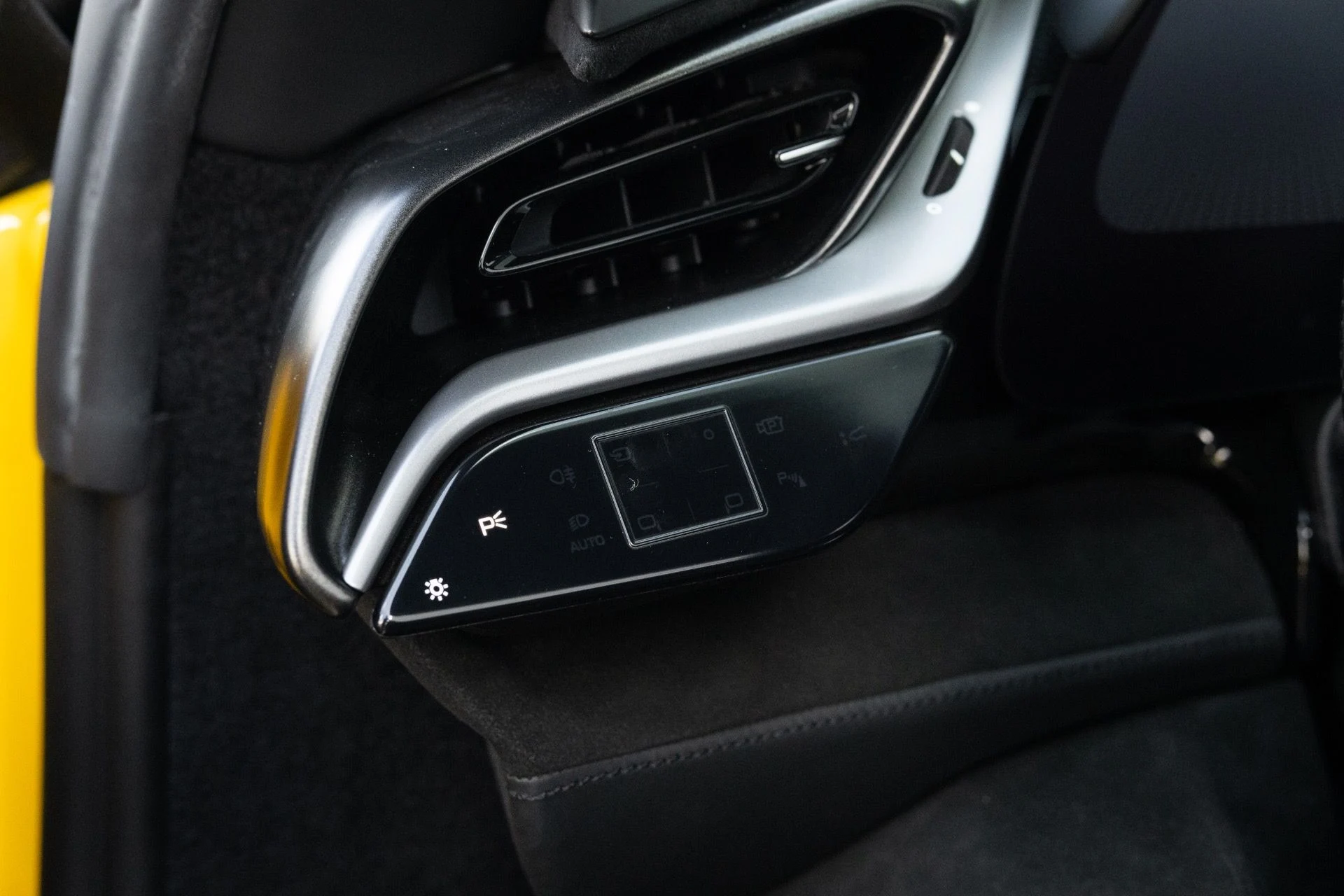 mph052_1135335603_Used_2025_Ferrari_SF_90_Spider_1772646640_fbb4c9df52