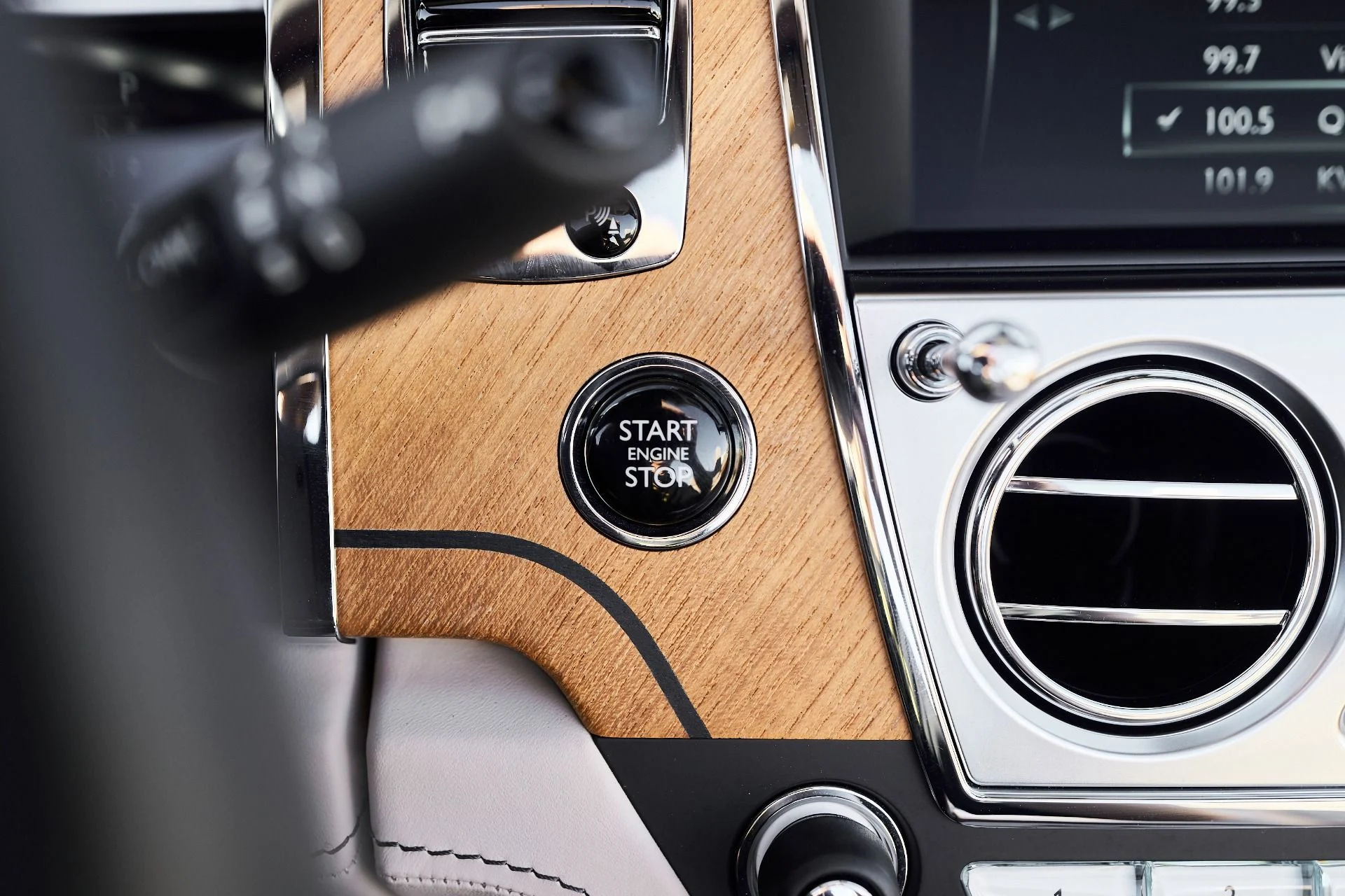 mph052_1148652988_Used_2020_Rolls_Royce_Dawn_Base_1762645855_4ff9a558ef