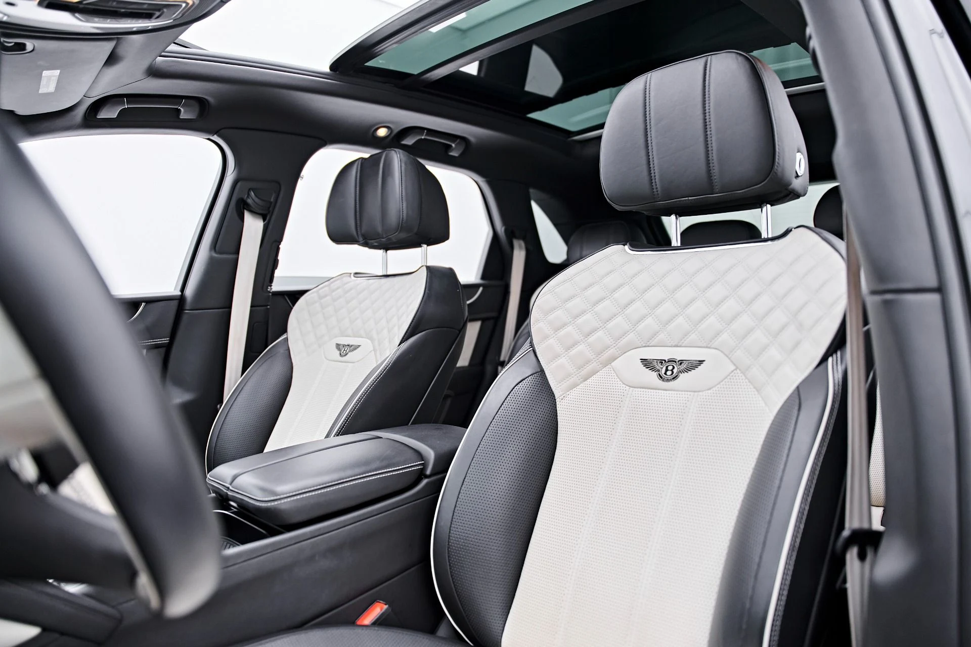 mph052_1170953935_Used_2022_Bentley_Bentayga_V8_1791935769_62971c2175