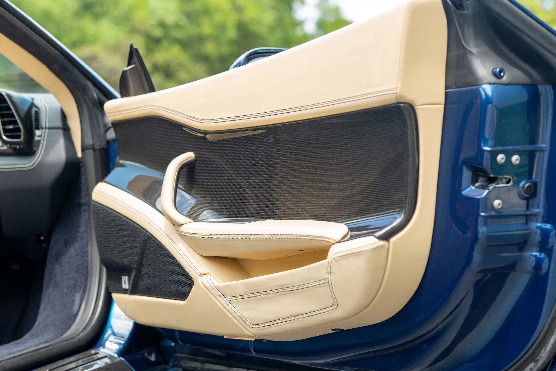mph052_1221970298_Used_2014_Ferrari_458_Spider_1757965695_85b4363f30