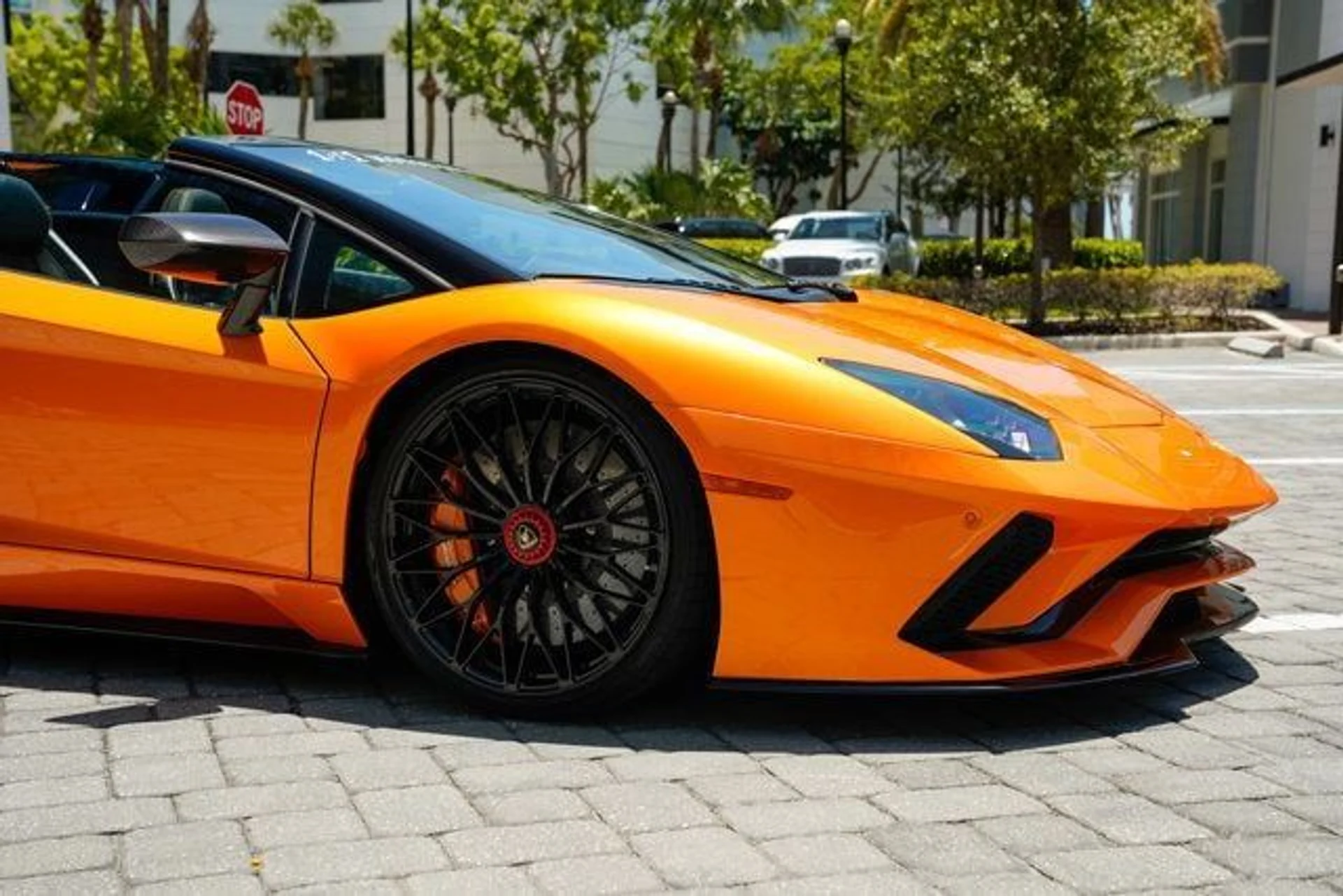 mph052_126023508_used_2018_lamborghini_aventador_sroadster_14354_22897283_53_640_a2940aecc9