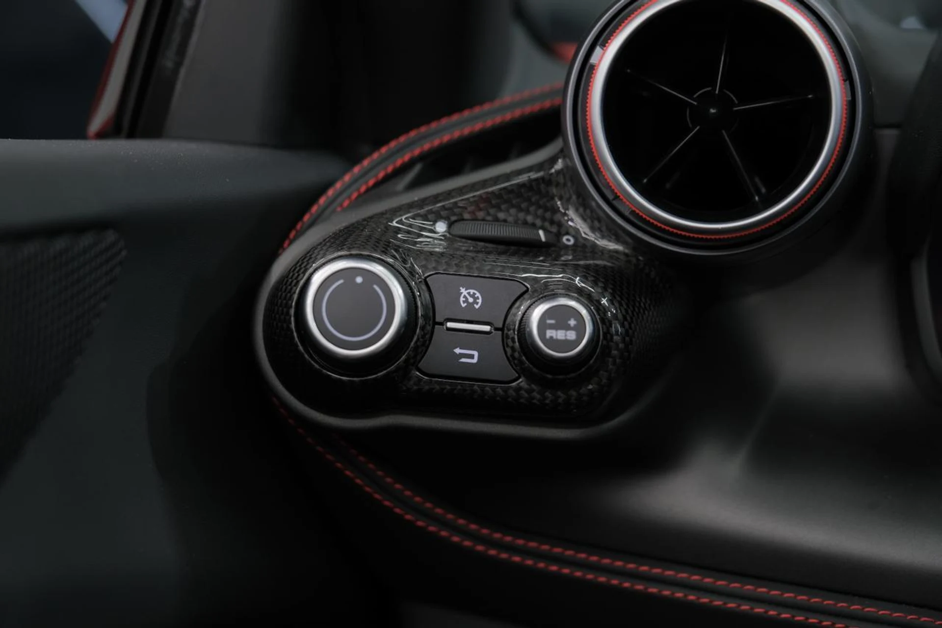 mph052_1260915980_b8f95472aaec4a3a2502b662476cf0cc_922f36a7c1