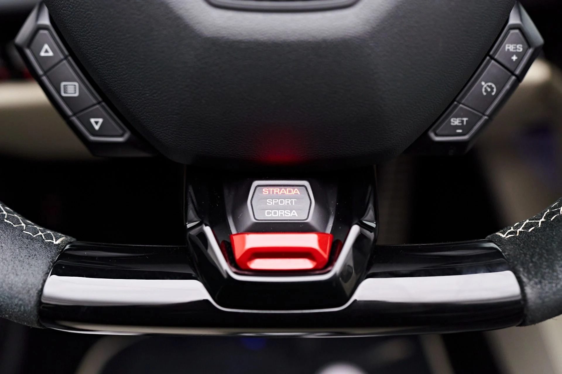 mph052_1280929149_Used_2021_Lamborghini_Huracan_EVO_Base_1710207611_54a49e7947