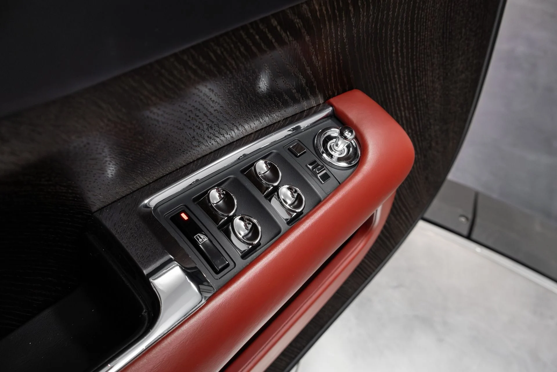 mph052_1343112195_Used_2014_Rolls_Royce_Wraith_1768708203_6d466a43bb