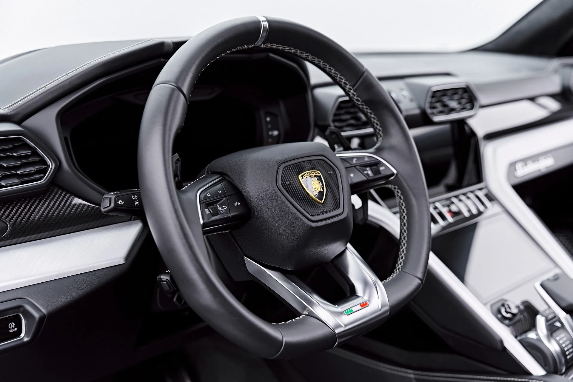 mph052_1343124843_Used_2021_Lamborghini_Urus_1787967139_773f3adb1e
