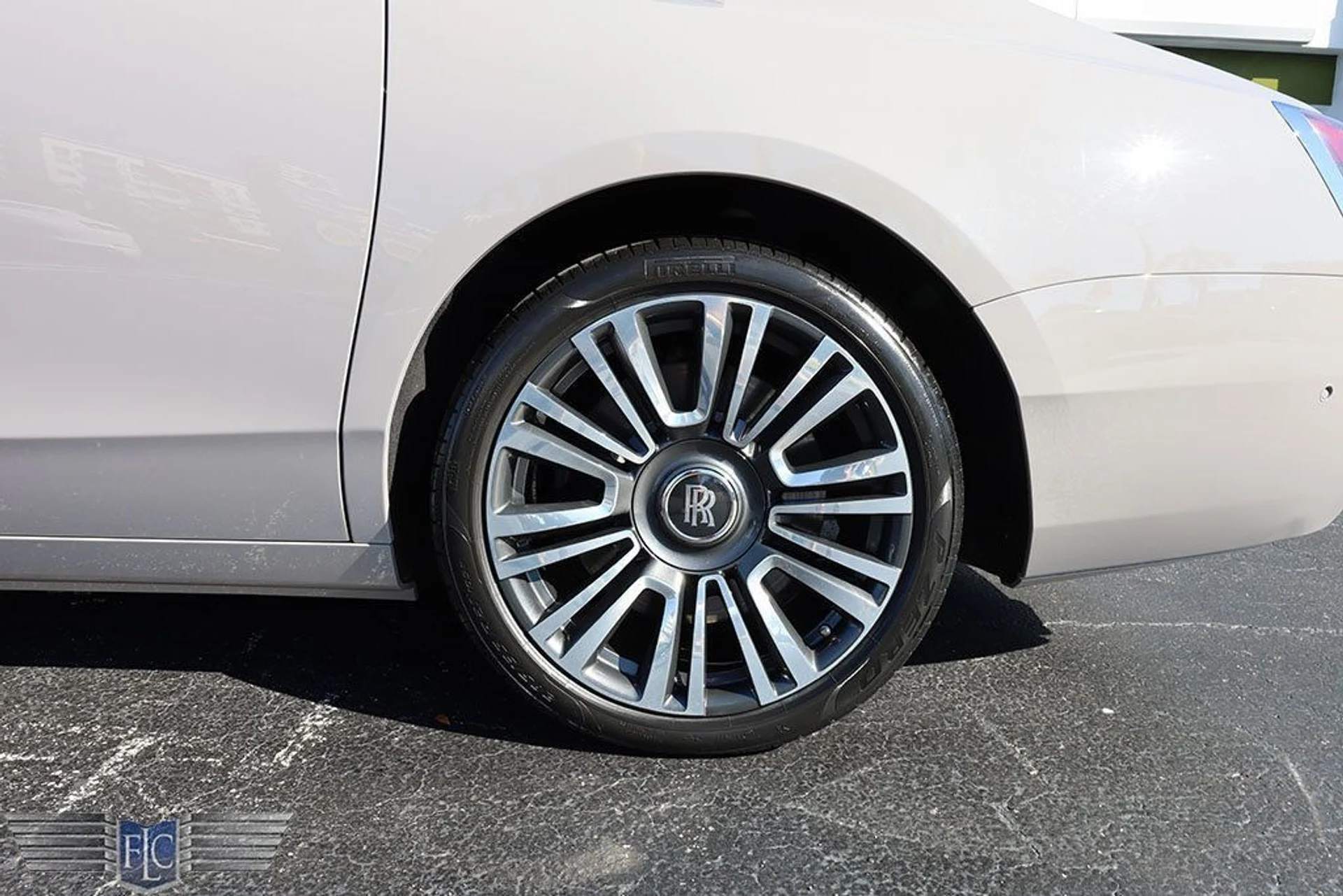 mph052_1354836199_used_2021_rolls_royce_ghost_sedan_6305_22950385_53_1024_b95423db76