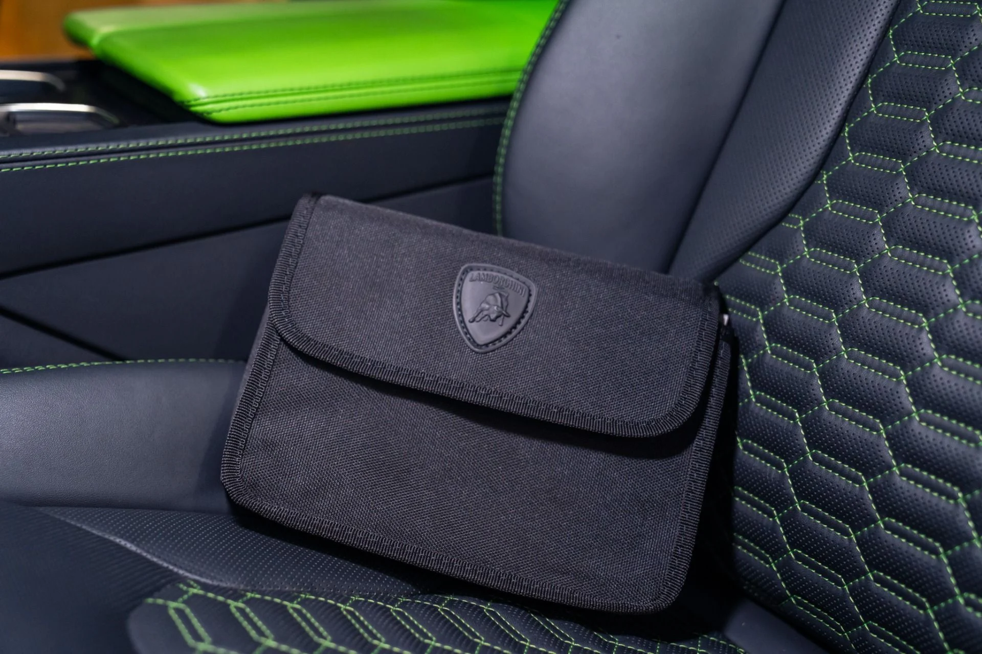 mph052_1377928971_Used_2022_Lamborghini_Urus_FULL_CARBON_EXTERIOR_MASSIVE_MSRP_1786214516_04a68cb831