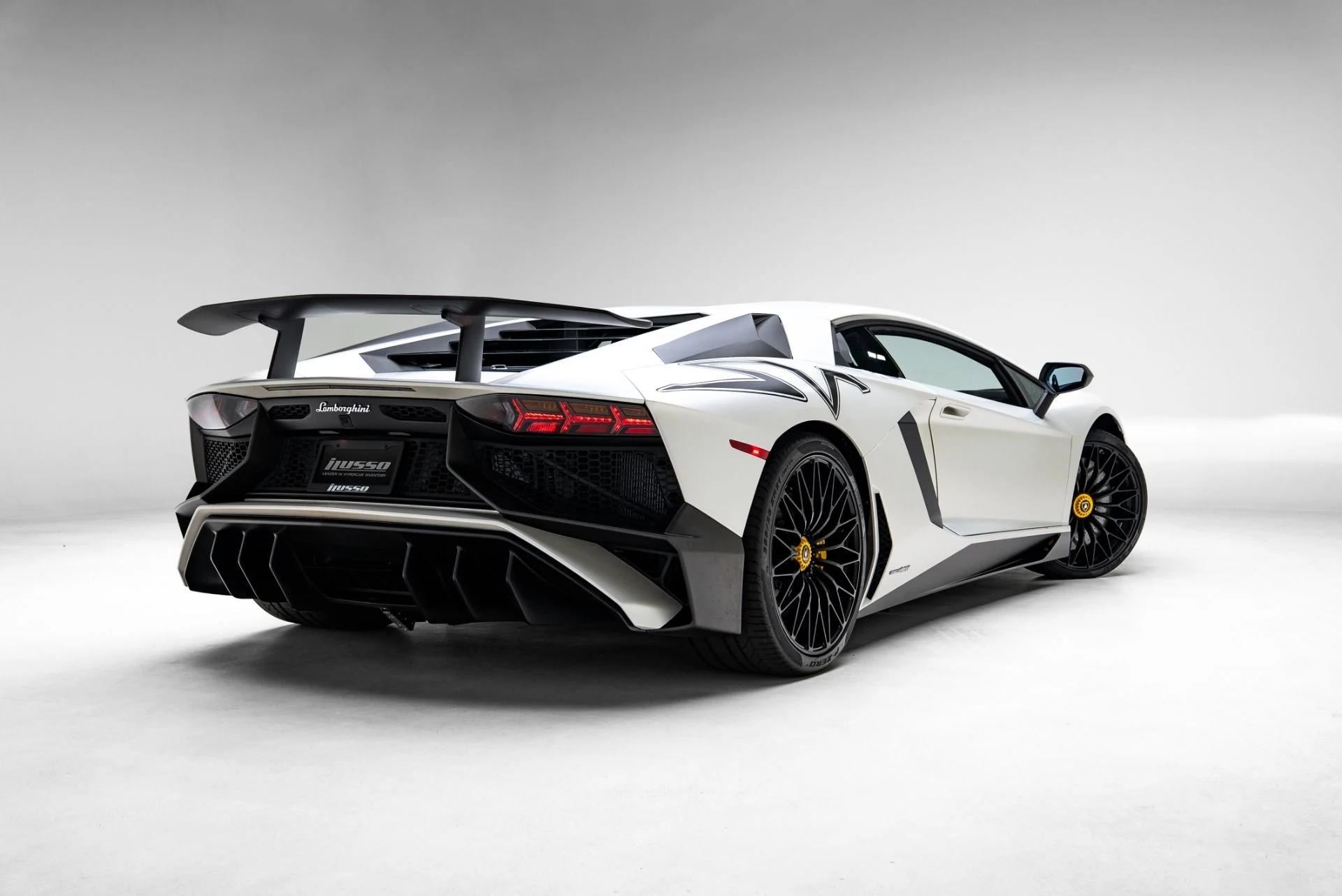 mph052_1408986518_Used_2016_Lamborghini_Aventador_SV_1775078140_02a3e1d68c