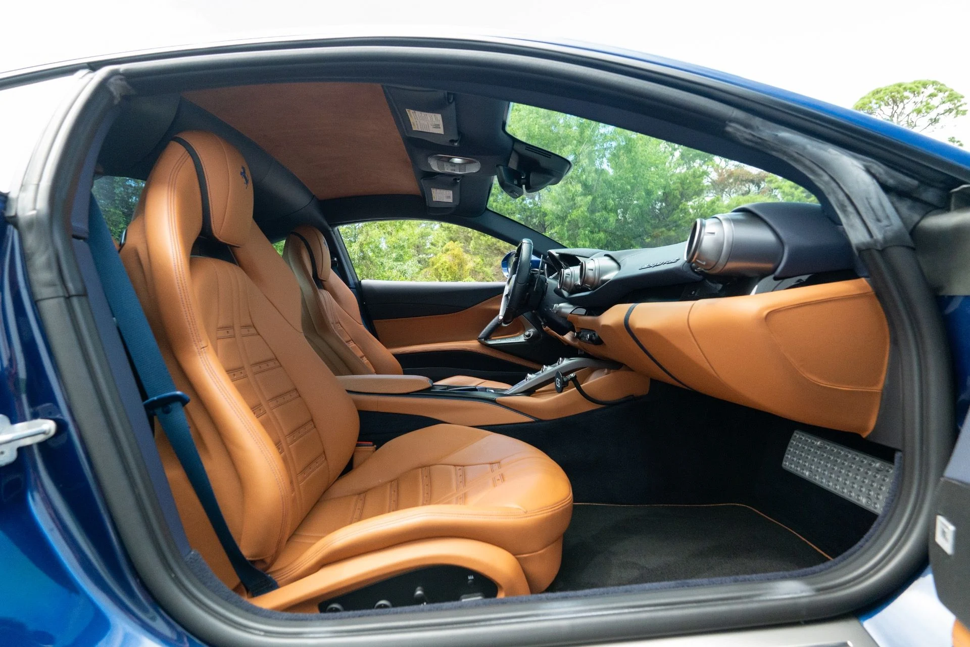 mph052_1454249985_Used_2020_Ferrari_812_Superfast_1758742343_f02442a634