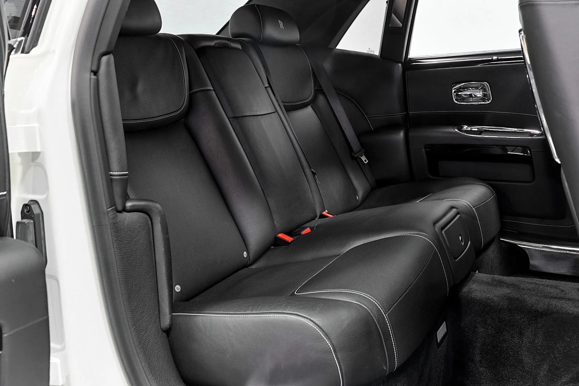 mph052_1464442503_Used_2016_Rolls_Royce_Ghost_Base_1761576592_960828ca8f