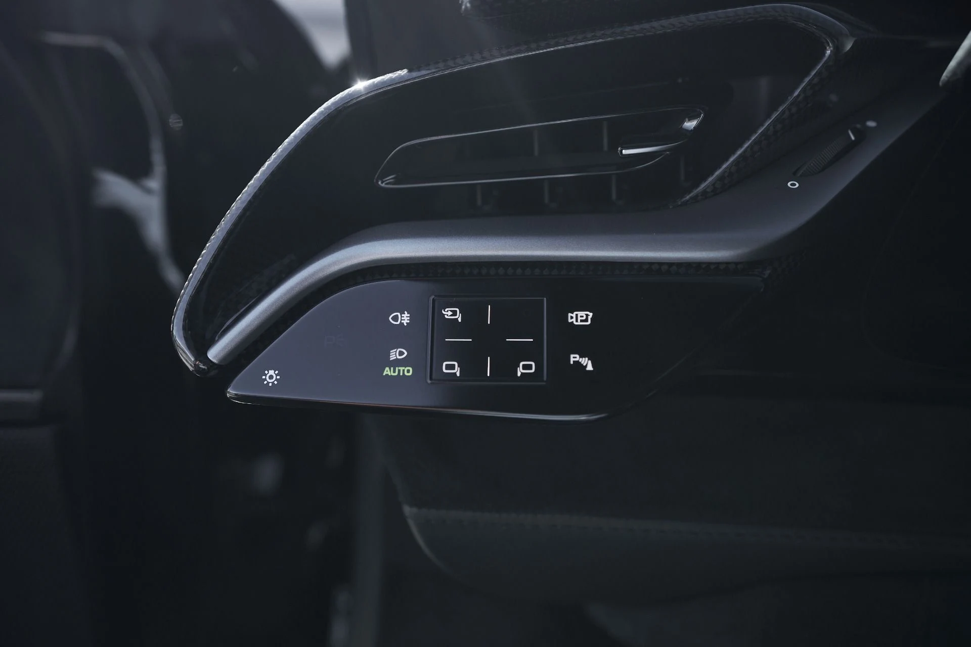 mph052_1472443281_Used_2022_Ferrari_SF_90_Stradale_Base_1760227015_f660c1939f