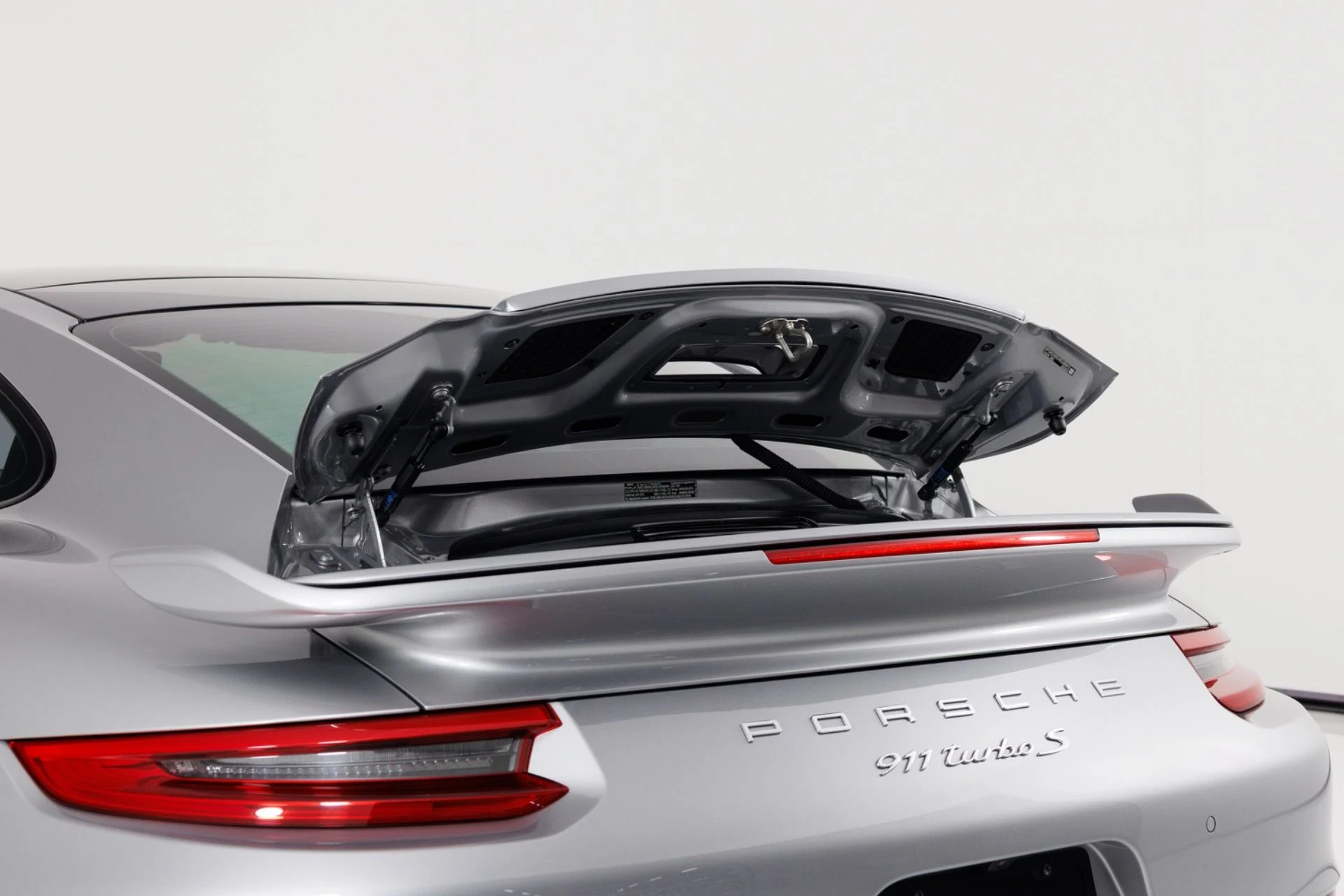mph052_1480444914_Used_2017_Porsche_911_Turbo_S_1782938079_61f102d945