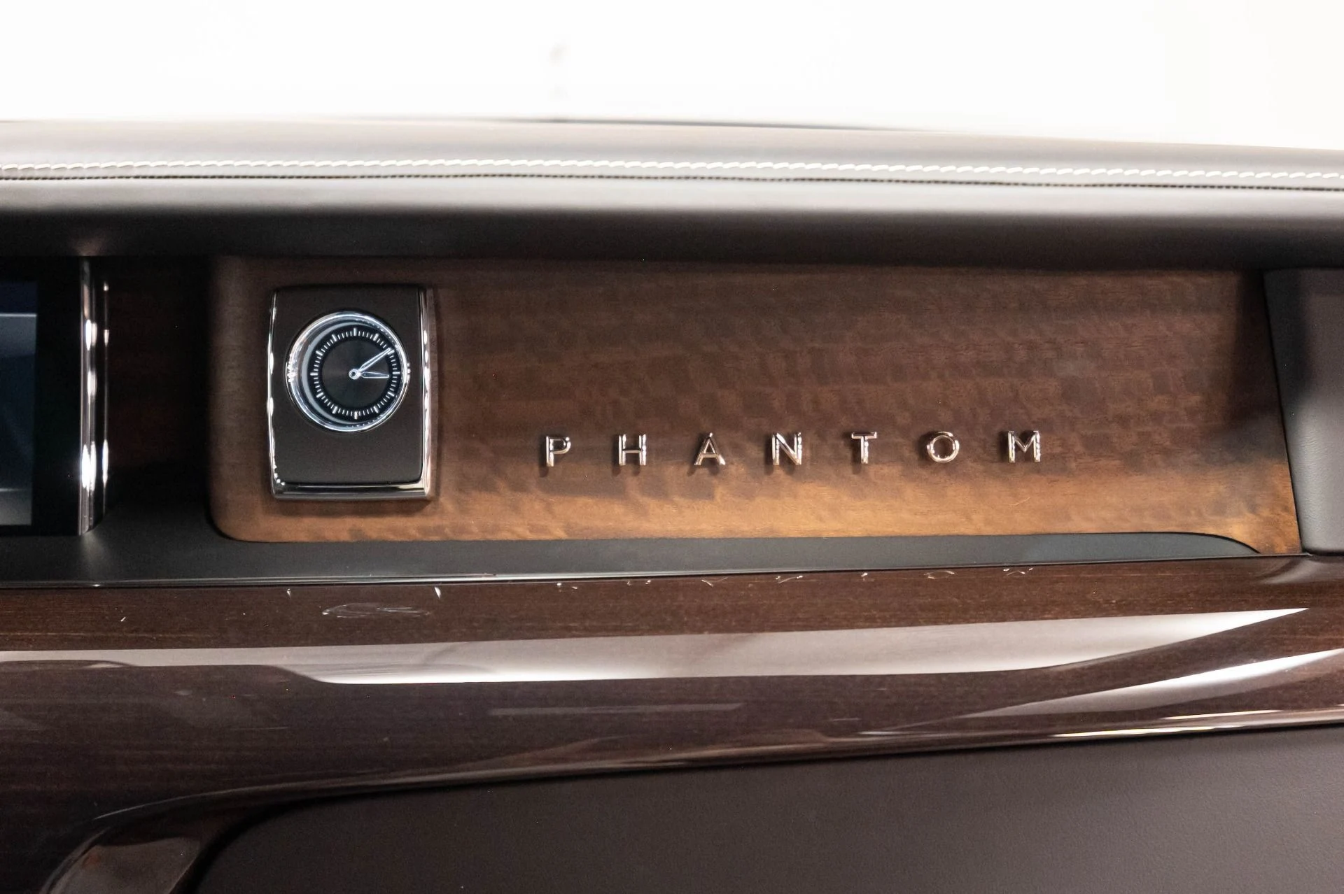 mph052_1532266181_Used_2024_Rolls_Royce_Phantom_1786998210_02420a0494