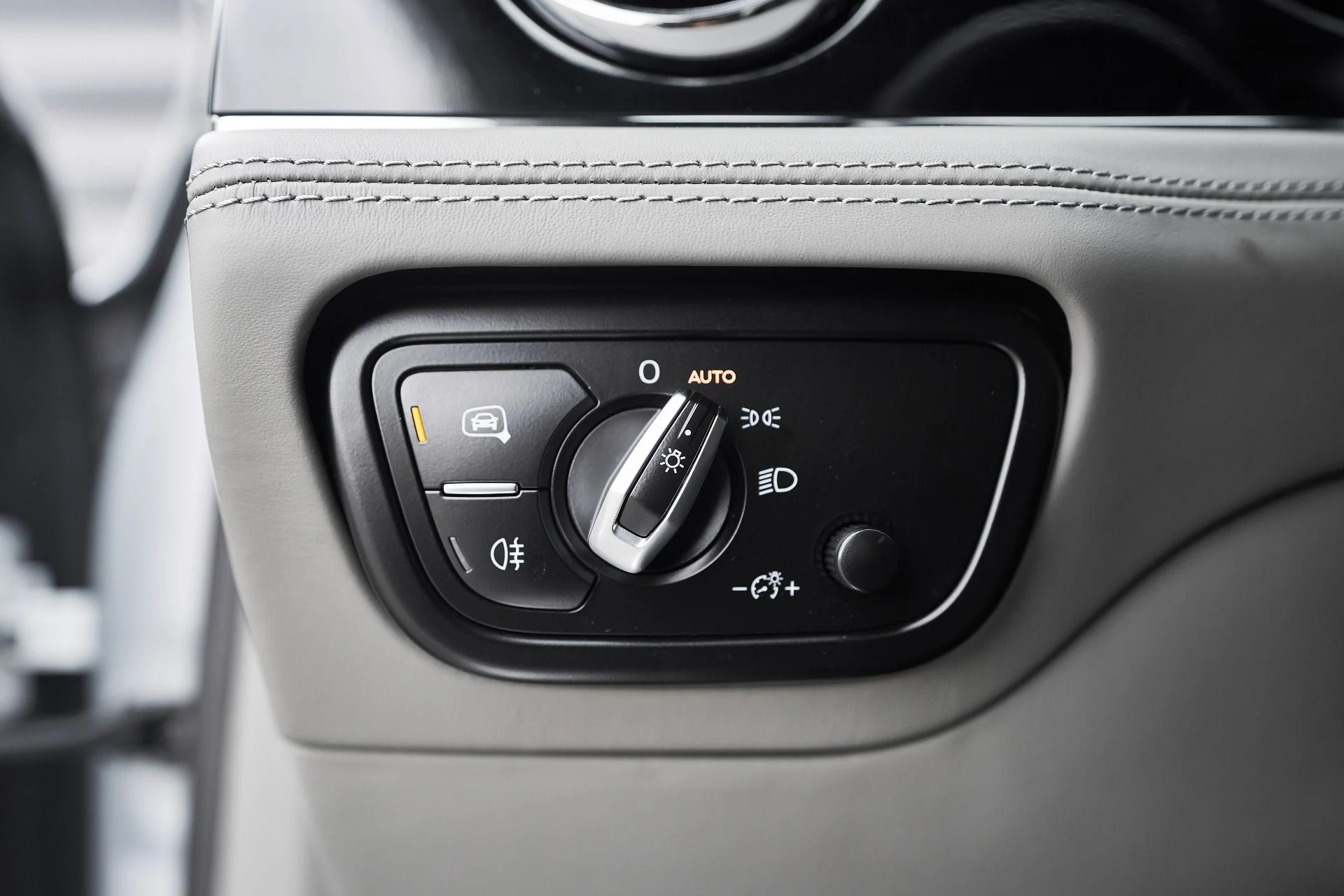 mph052_1543299094_Used_2023_Bentley_Bentayga_EWB_Azure_1763502554_b9e509e279