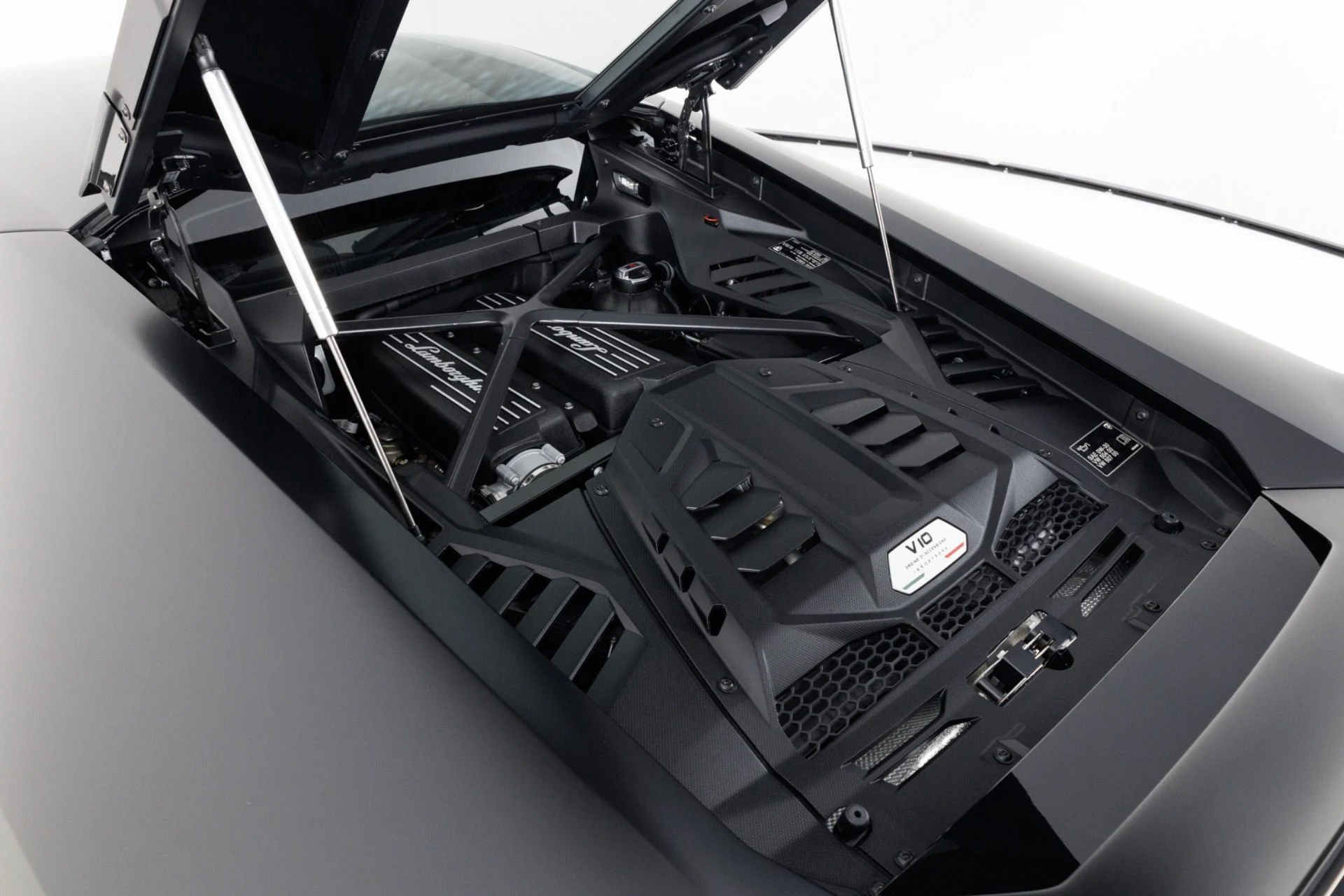 mph052_1543572918_Used_2023_Lamborghini_Huracan_EVO_1790005635_5db119b610
