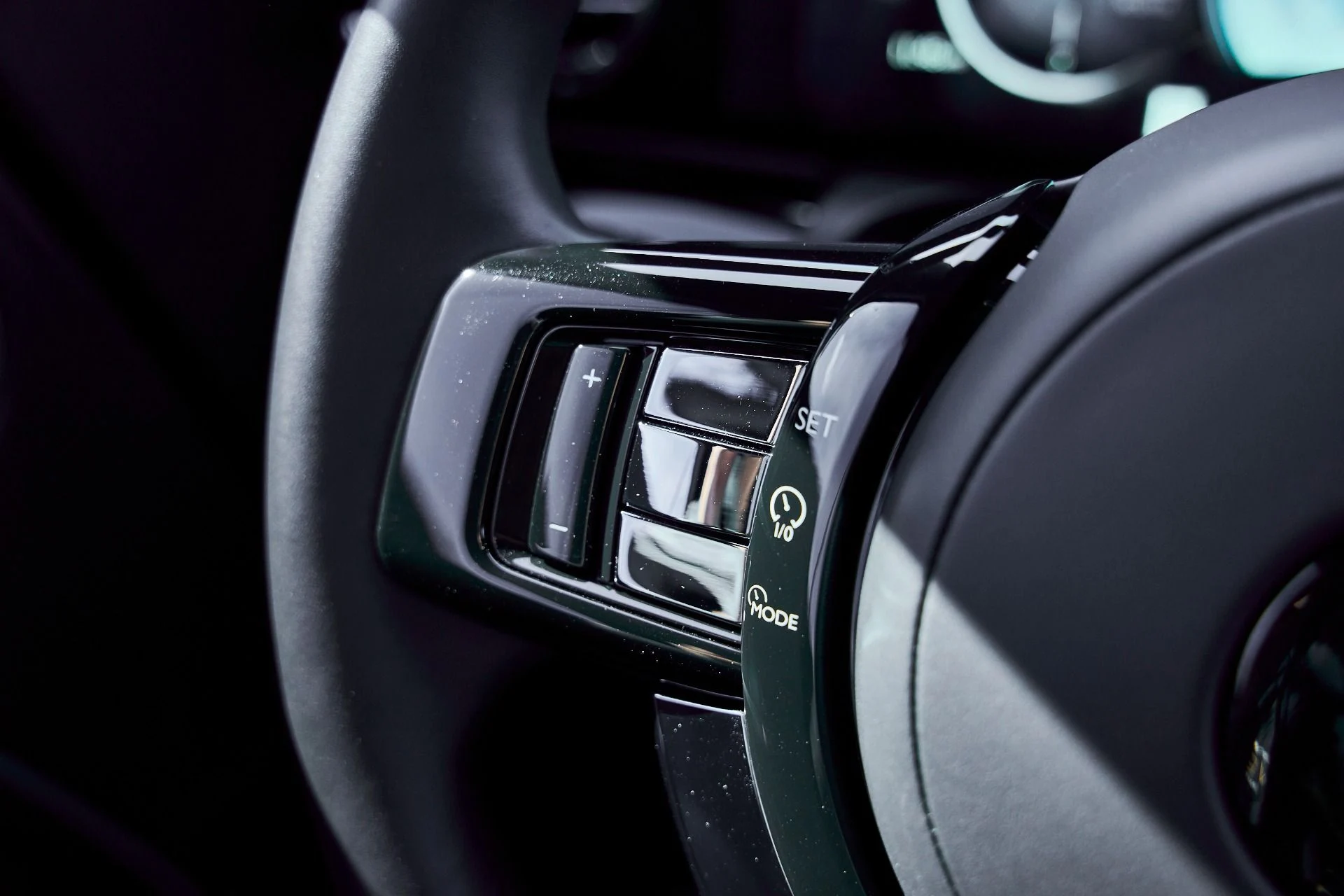 mph052_1548443264_Used_2025_Rolls_Royce_Spectre_Base_1771642475_7a84c8fde3