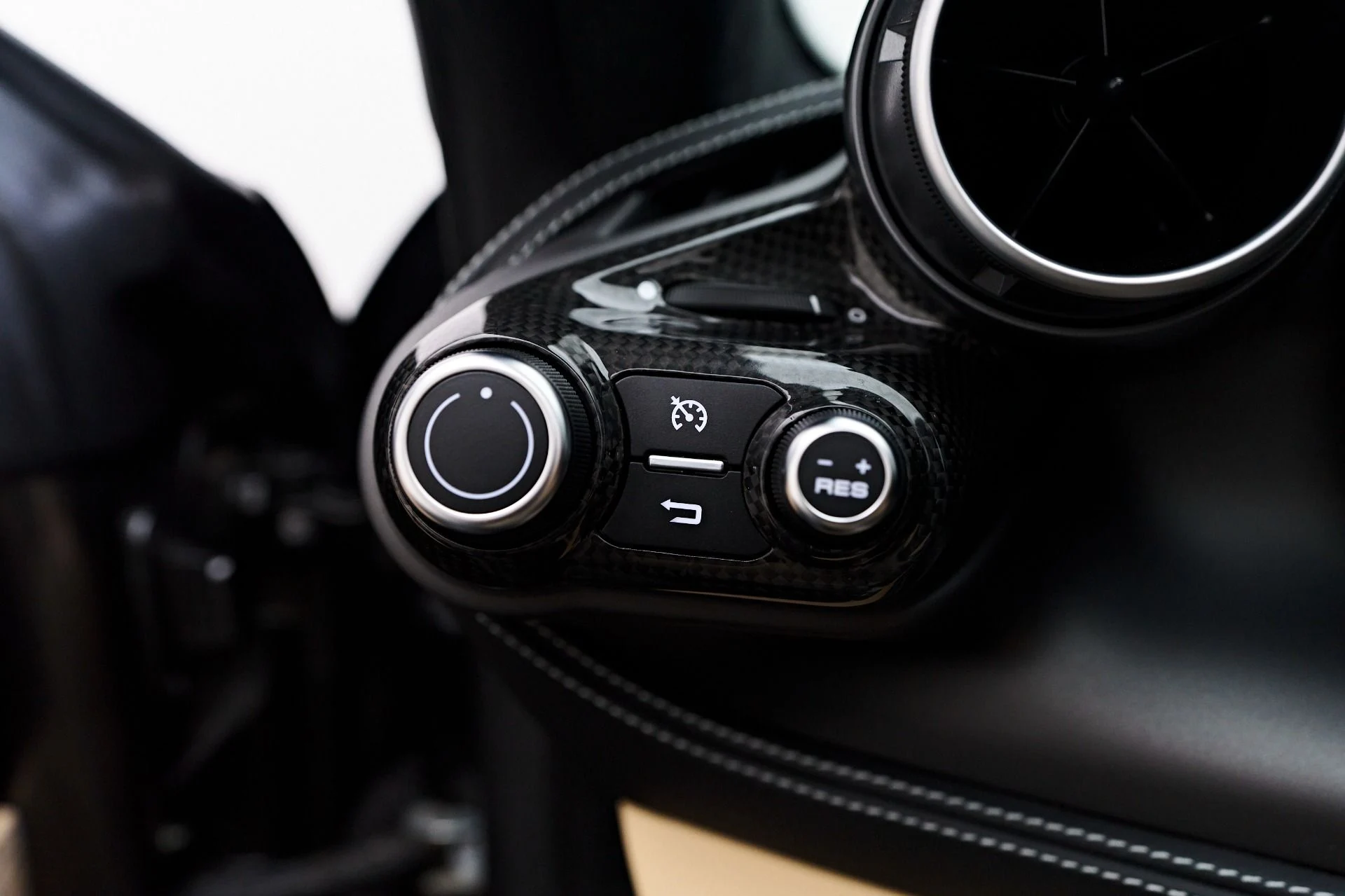 mph052_1578502156_Used_2022_Ferrari_F8_Spider_Base_1769106989_9398db33f4